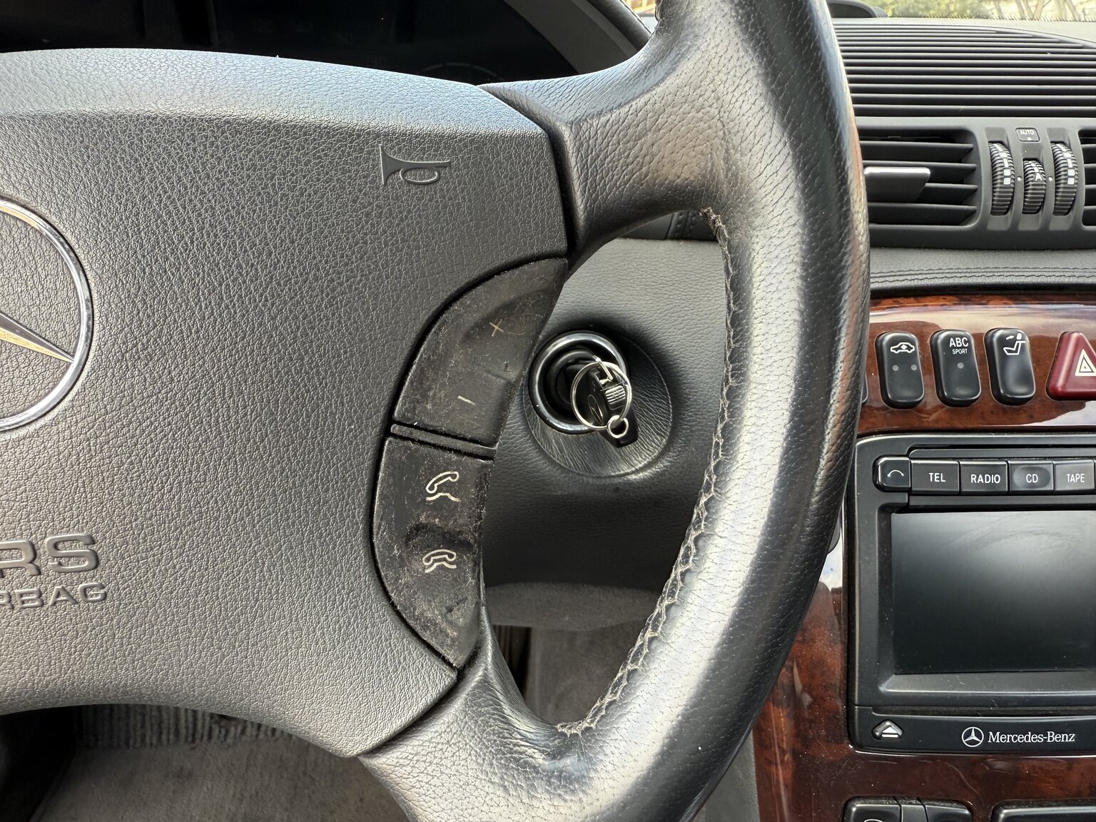 Interior image of 2000 Mercedes-Benz CL 500