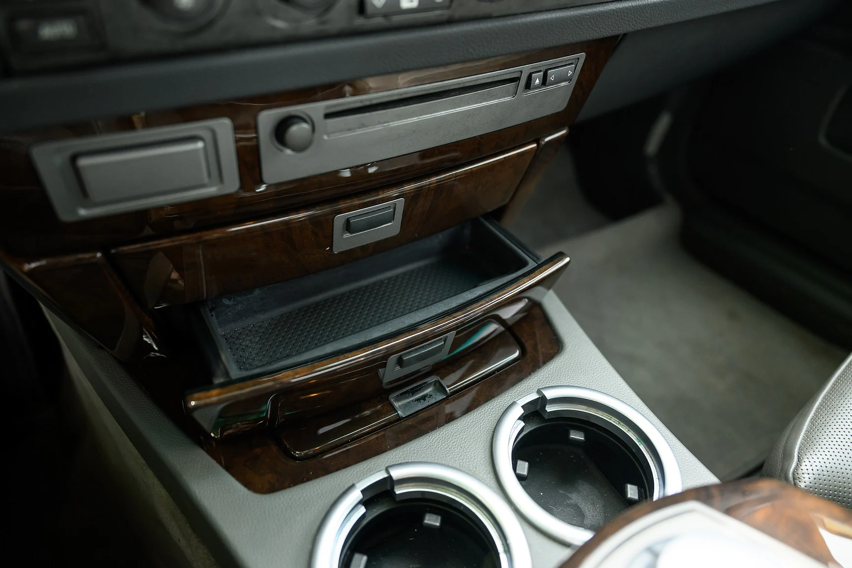 Innenraumfoto von 2001 BMW 745i (27)