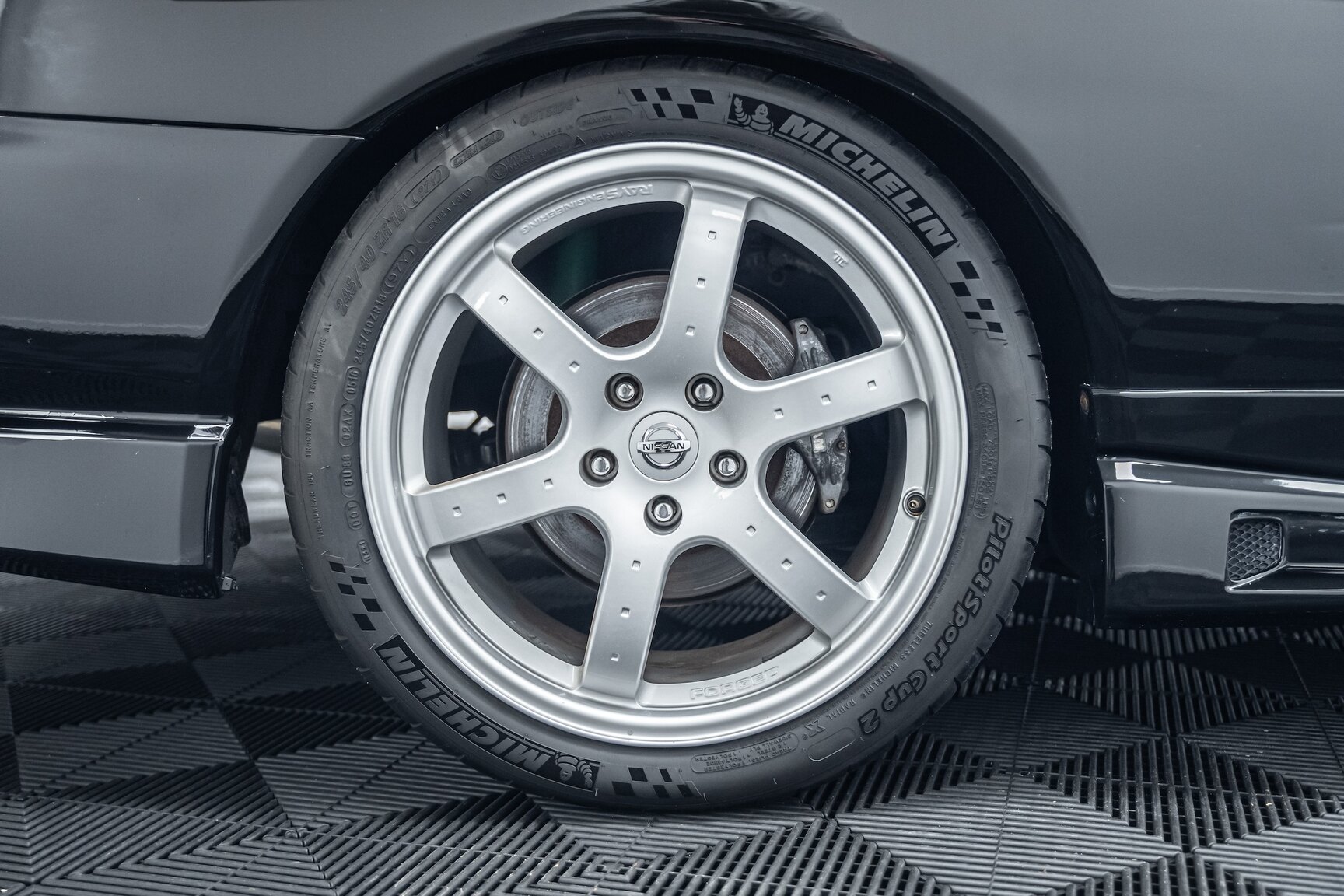 Exteriörbild på 2000 Nissan Skyline R34 GT-T Coupé