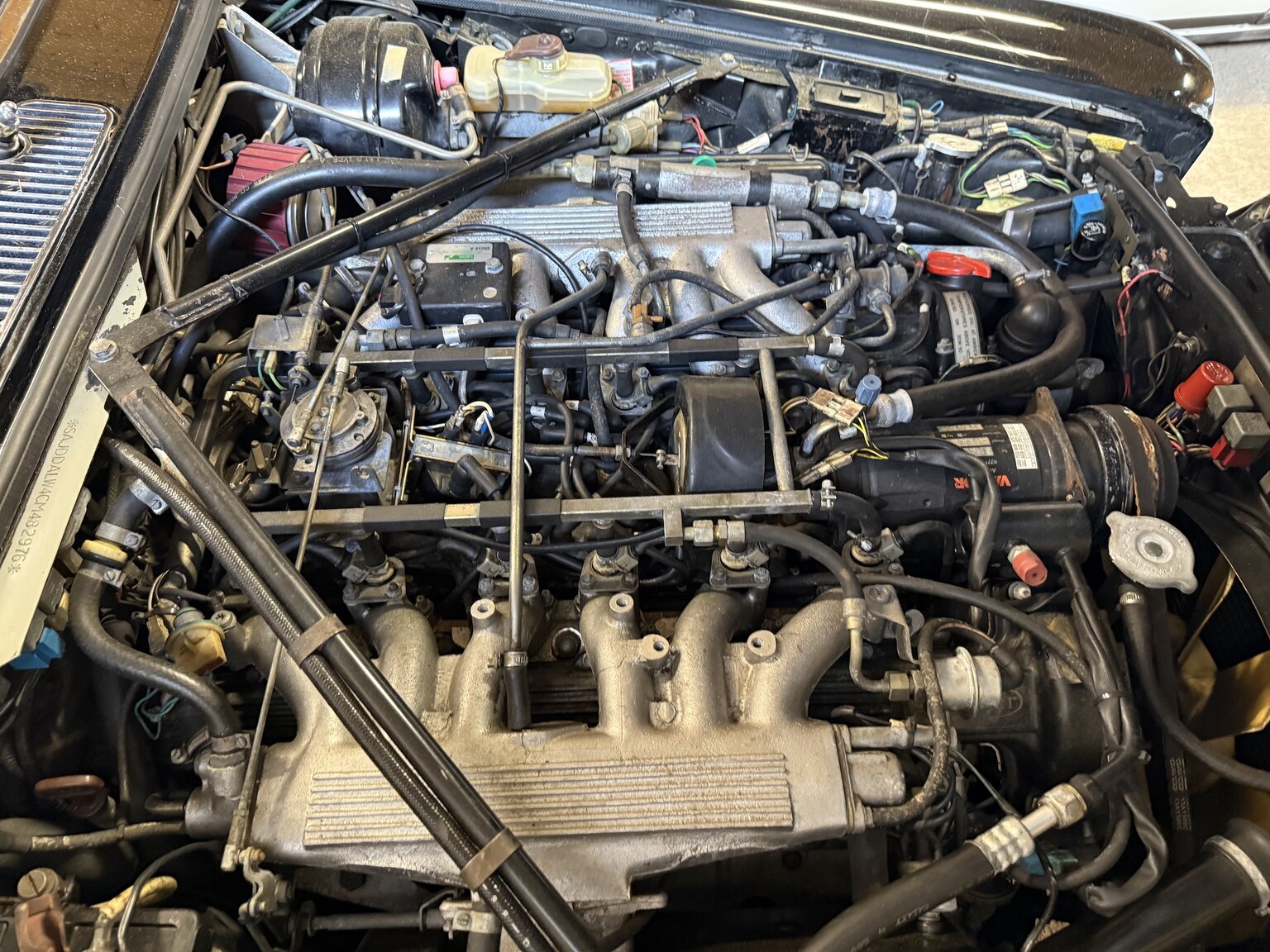 Image of 1990 Jaguar Daimler Double six mechanics