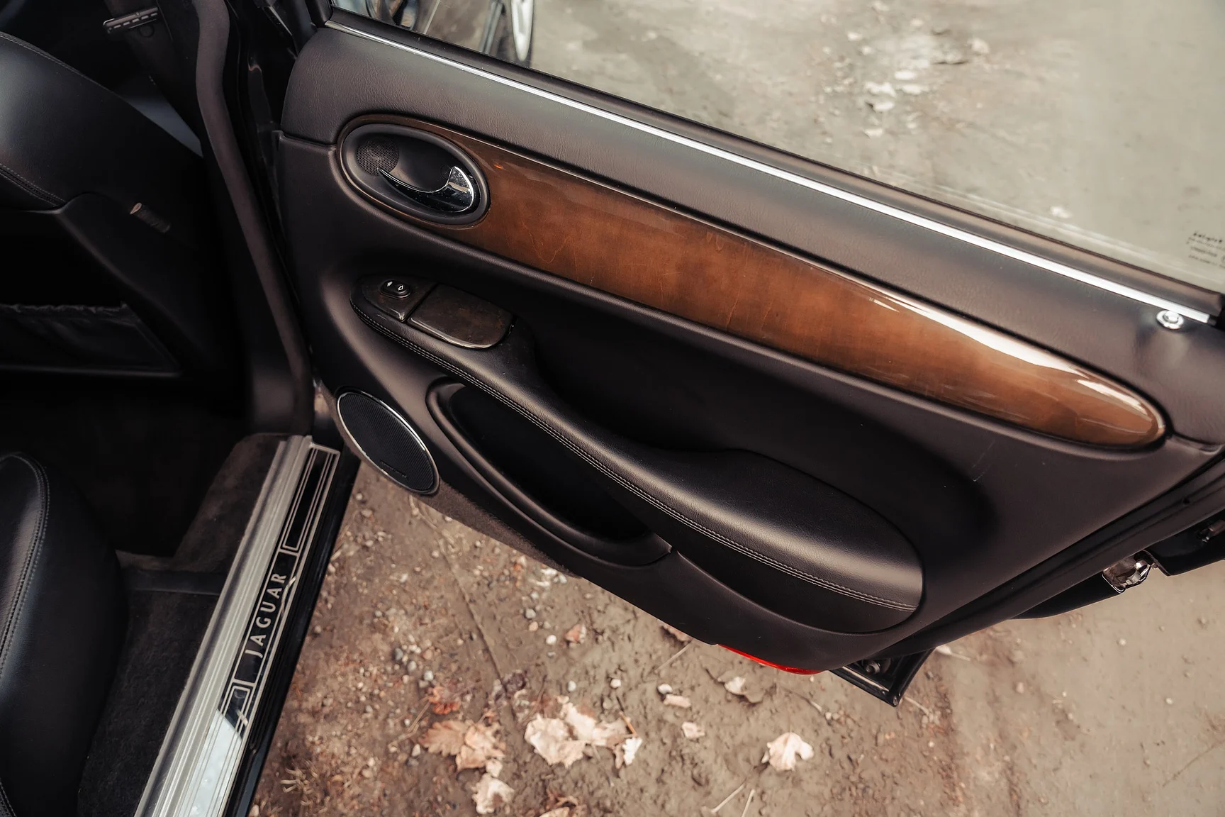 Interior image of 1997 Jaguar XJR 4.0 Kompressor NO RESERVE (81)