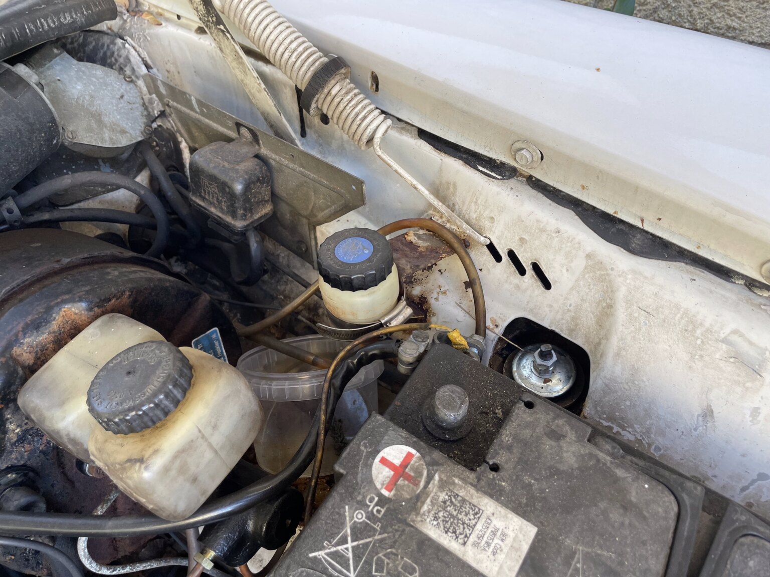 Image of 1966 Mercedes-Benz 250s mechanics
