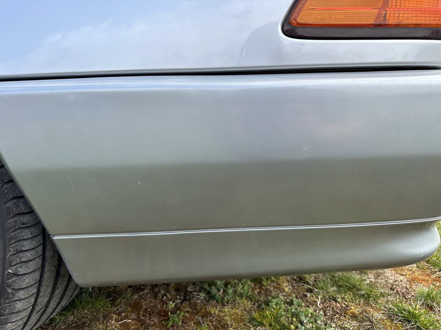 Exterior image of 1992 Mercedes-Benz SL 500