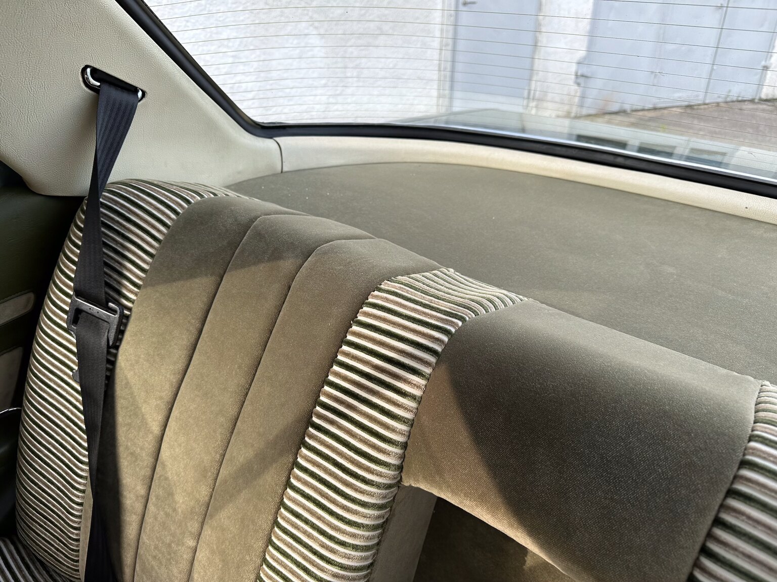 Innenraumfoto von 1974 Mercedes Benz 450 SLC