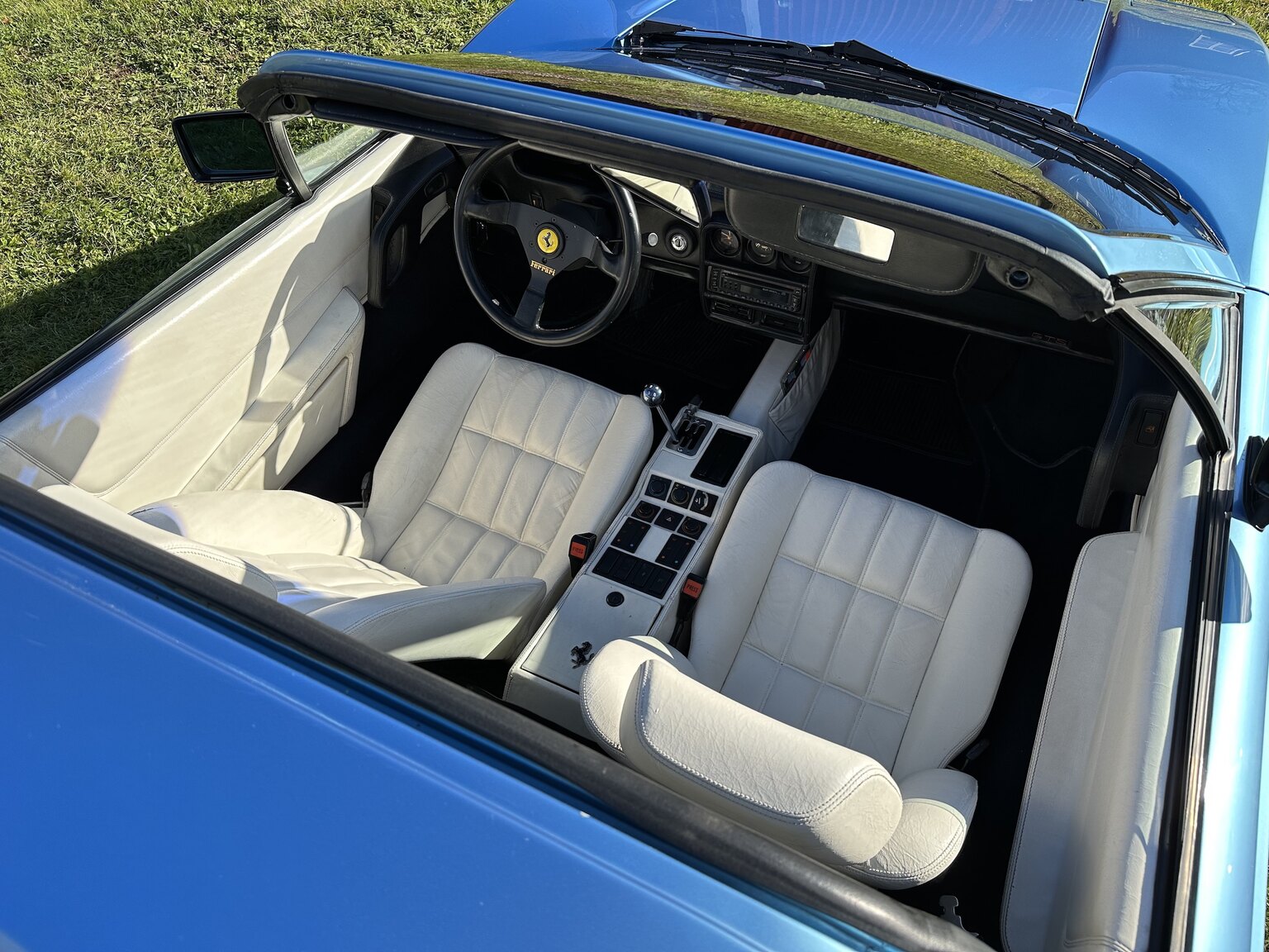 Interiörbild 1986 Ferrari 328 GTS