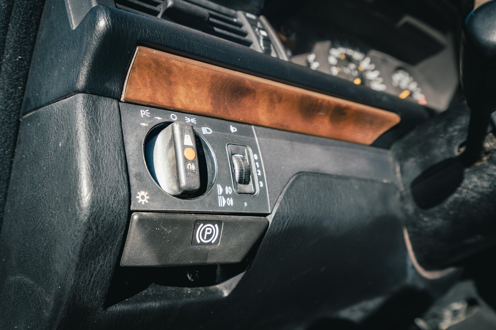 Interiörbild 1991 Mercedes-Benz 300E-24 (16)