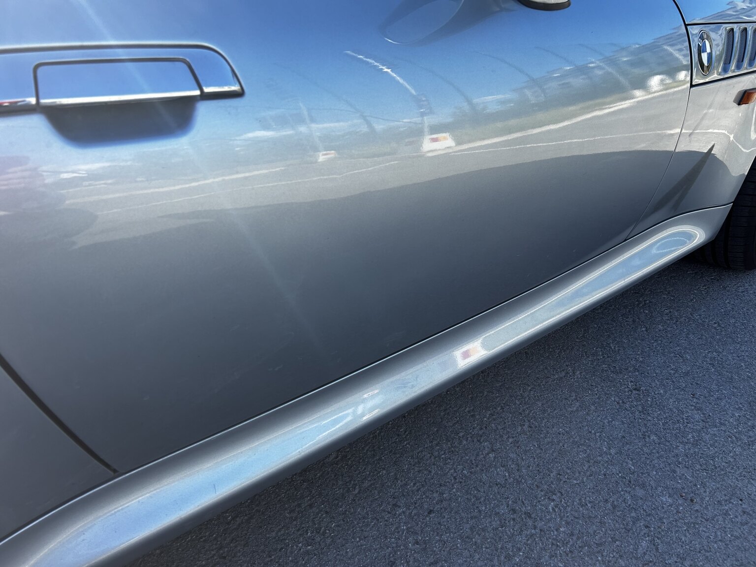 Exterior image of 1999 BMW Z3 2.8i (28)