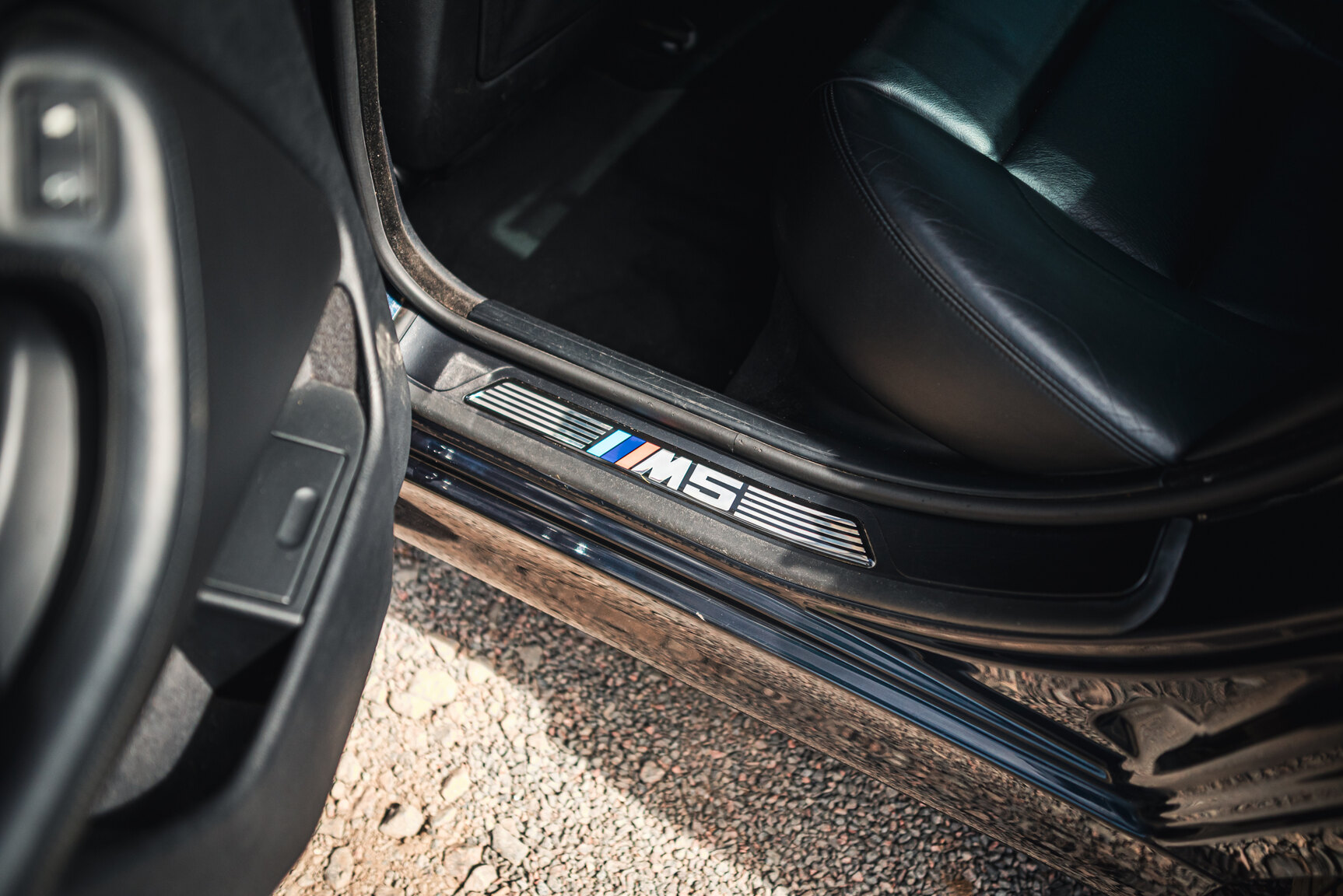 Interior image of 2000 BMW M5 E39