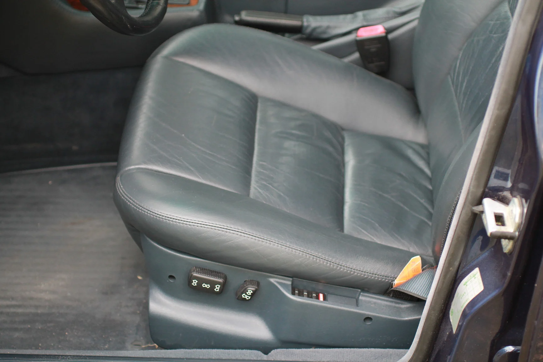 Innenraumfoto von 1989 BMW 750iL (59)