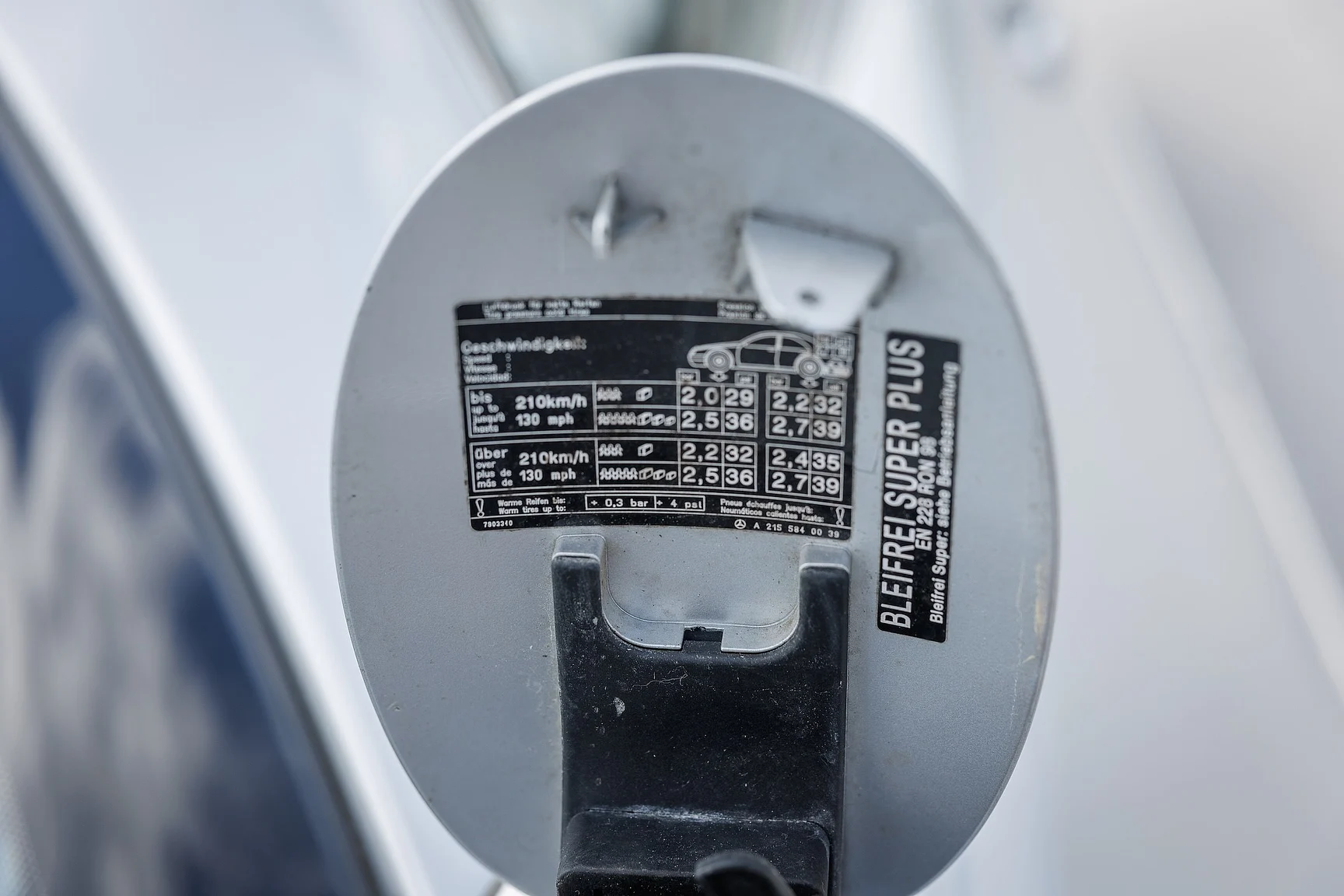 Exteriörbild på 2000 Mercedes-Benz CL 600 (104)