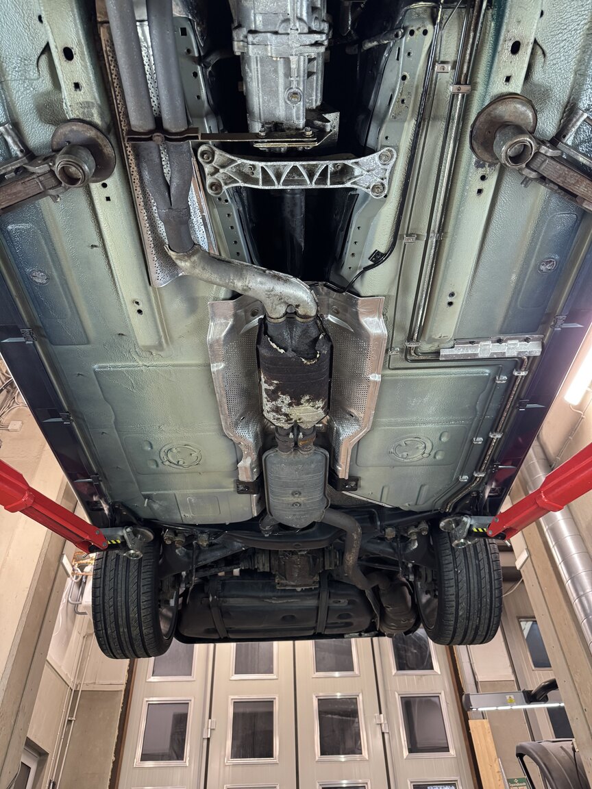 Image of 1996 BMW 520i Touring mechanics