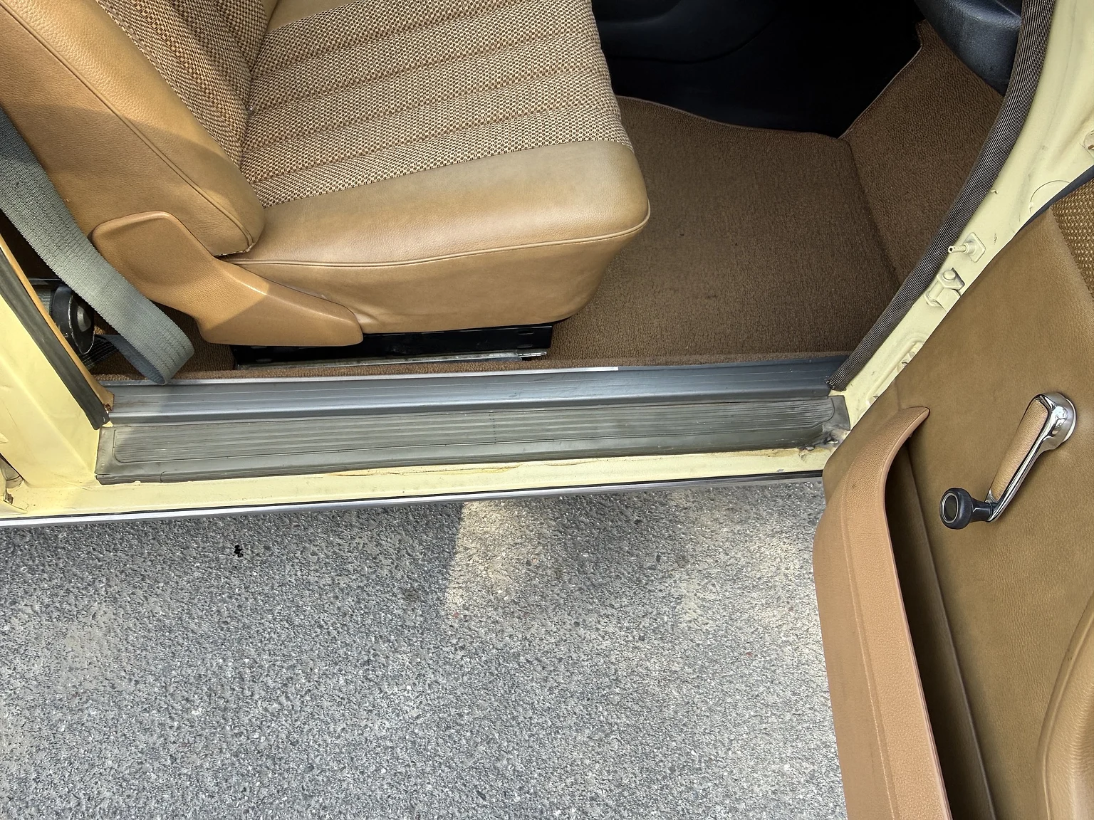 Innenraumfoto von 1974 Mercedes-Benz 230 Automatic (87)