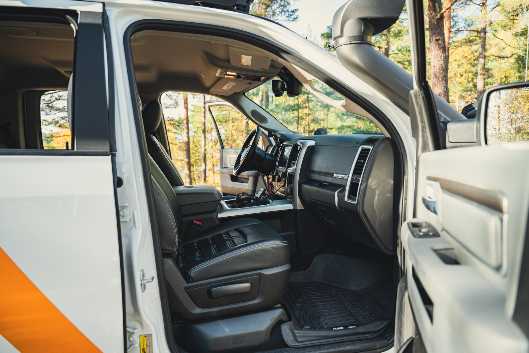 Interiörbild 2017 Dodge Ram 1500 AEV (7)