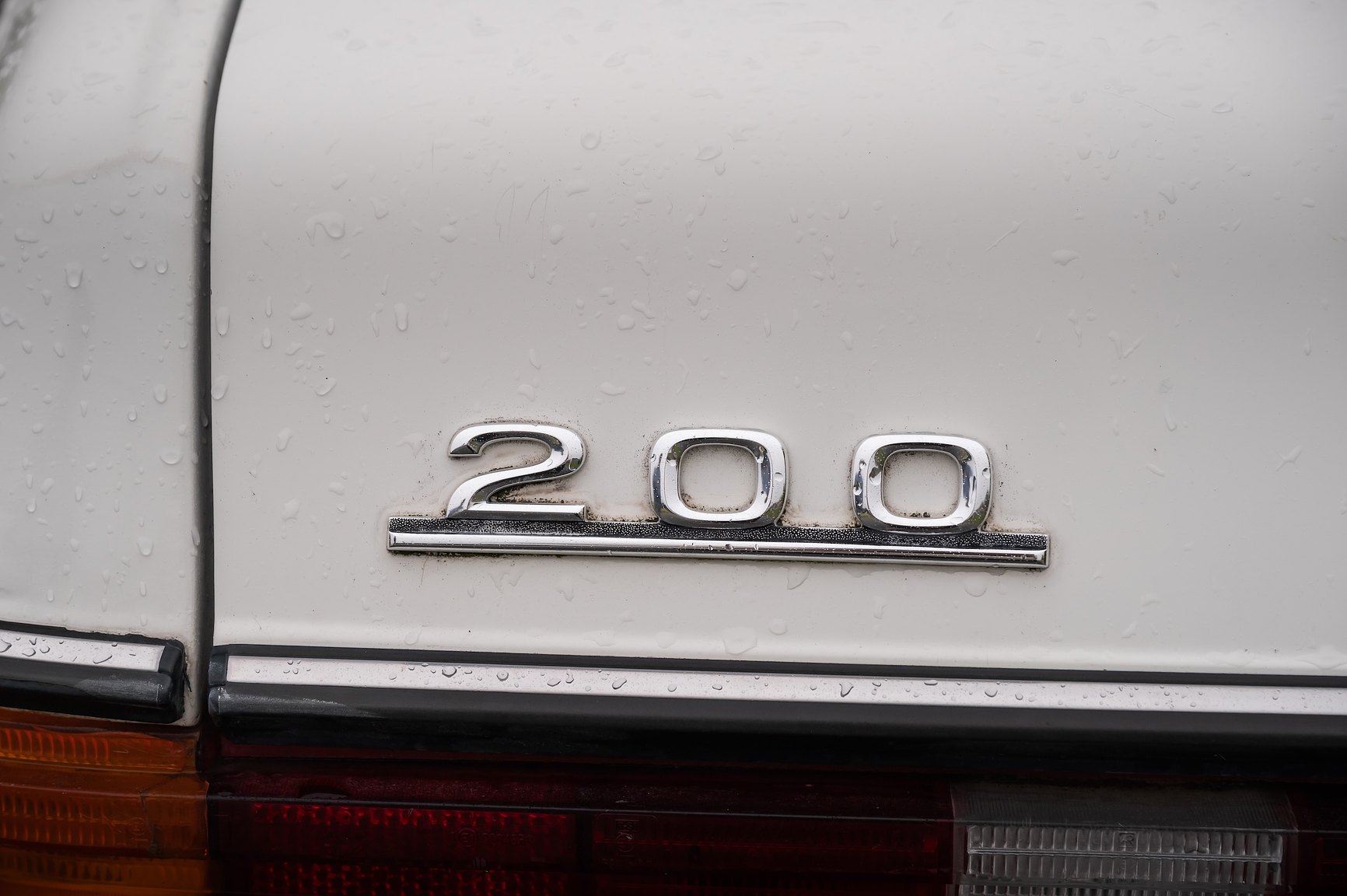 Exterior image of 1985 Mercedes-Benz 200 Automatic