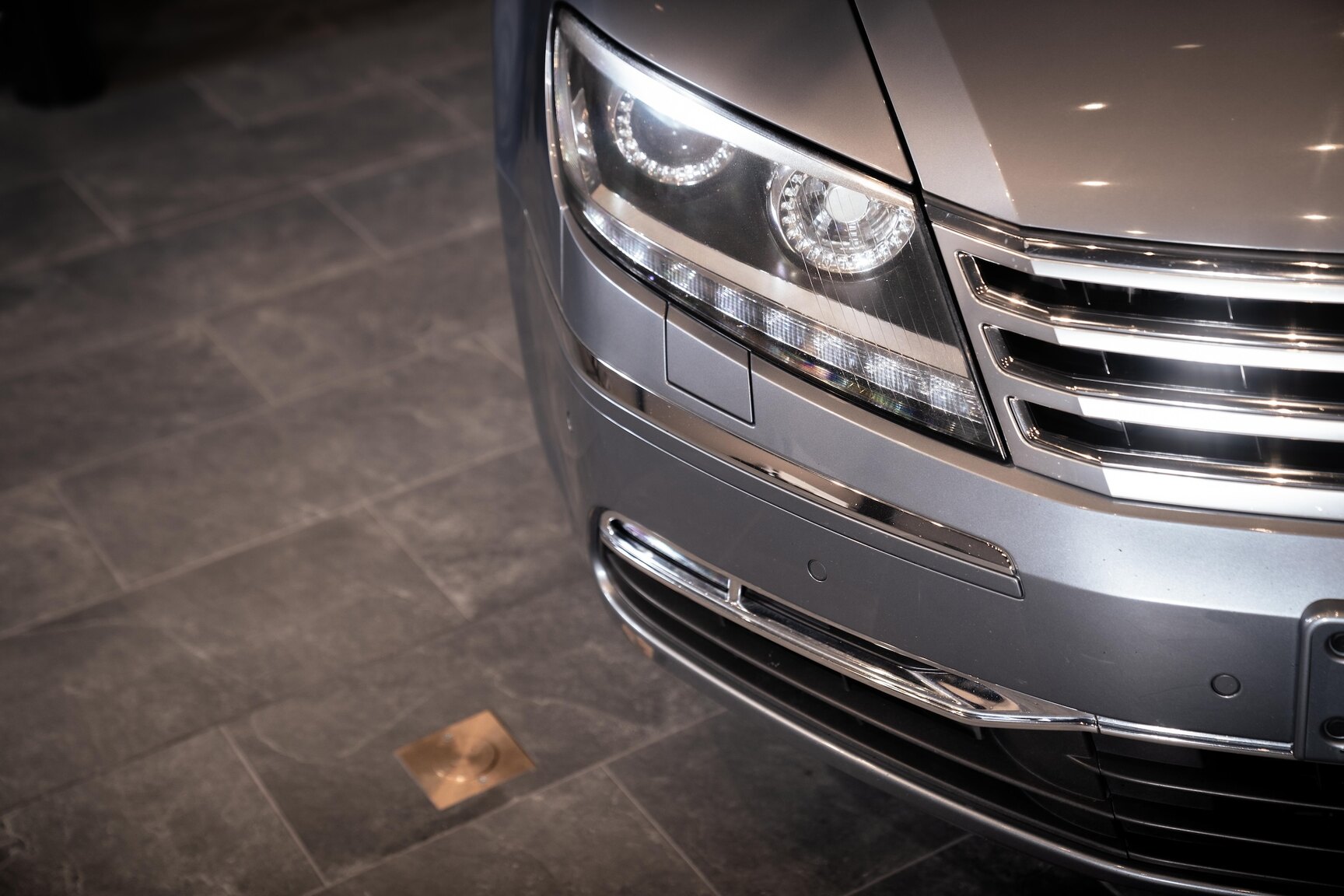Exteriörbild på 2012 Volkswagen Phaeton 3.0 TDI 4Motion