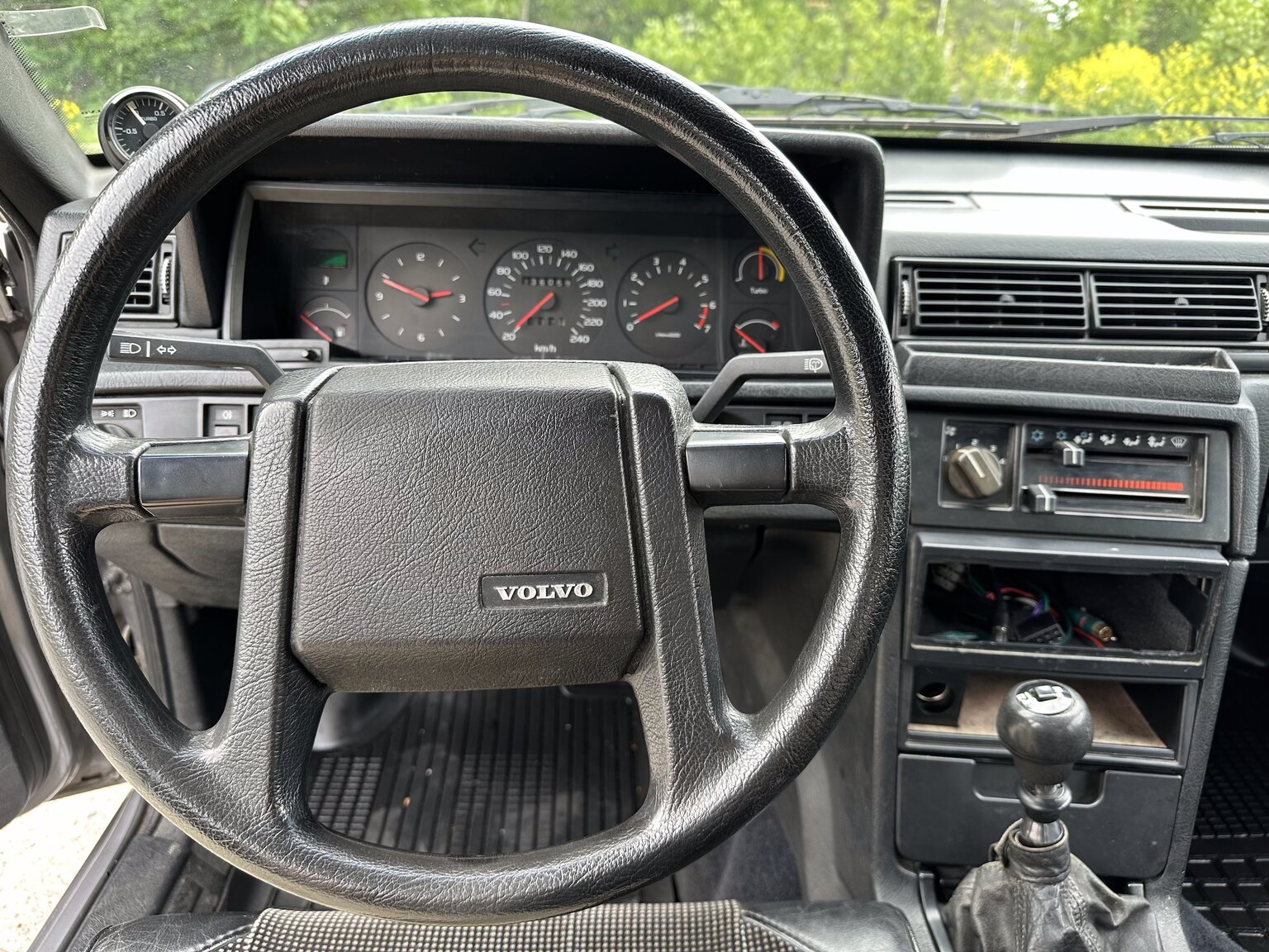 Interior image of 1988 Volvo 740 Turbo