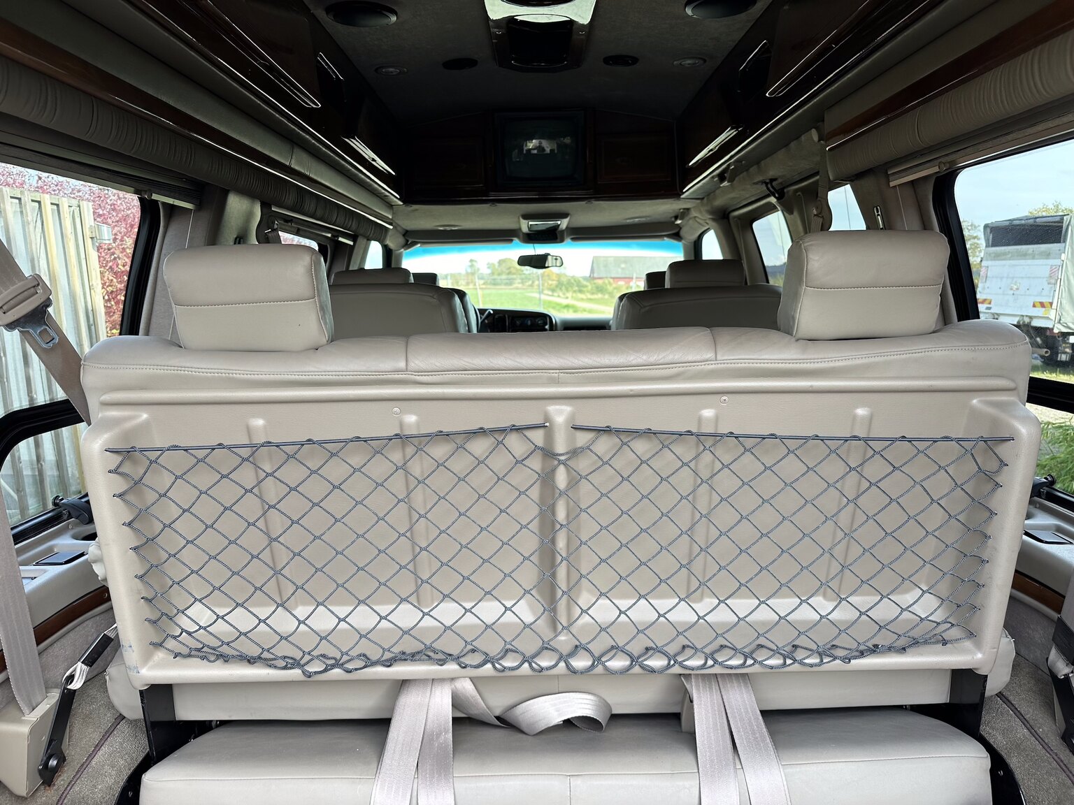 Interiörbild 2000 GMC Savana G1500 Conversion Van