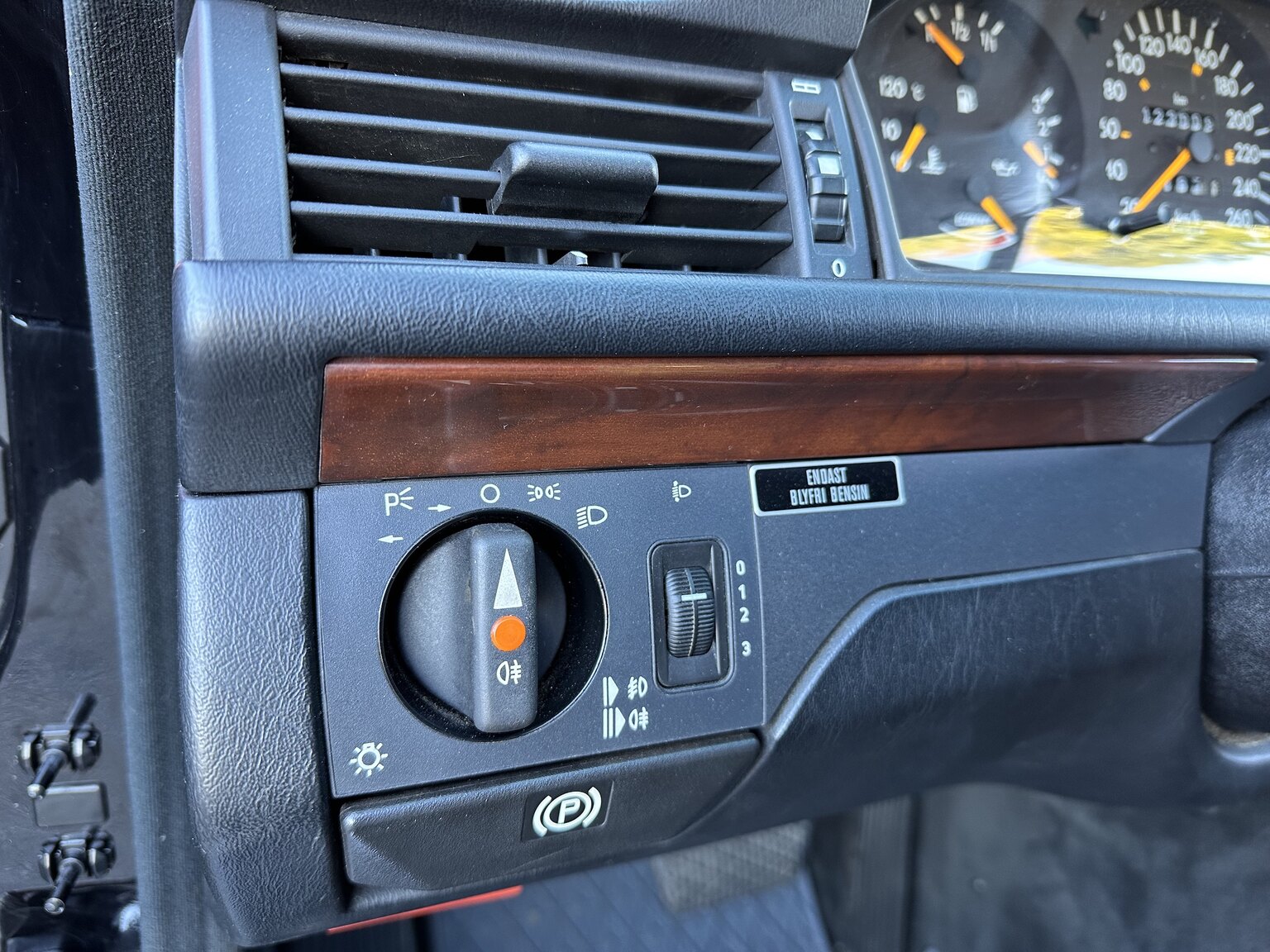 Interiörbild 1990 Mercedes-Benz 300 CE 24V