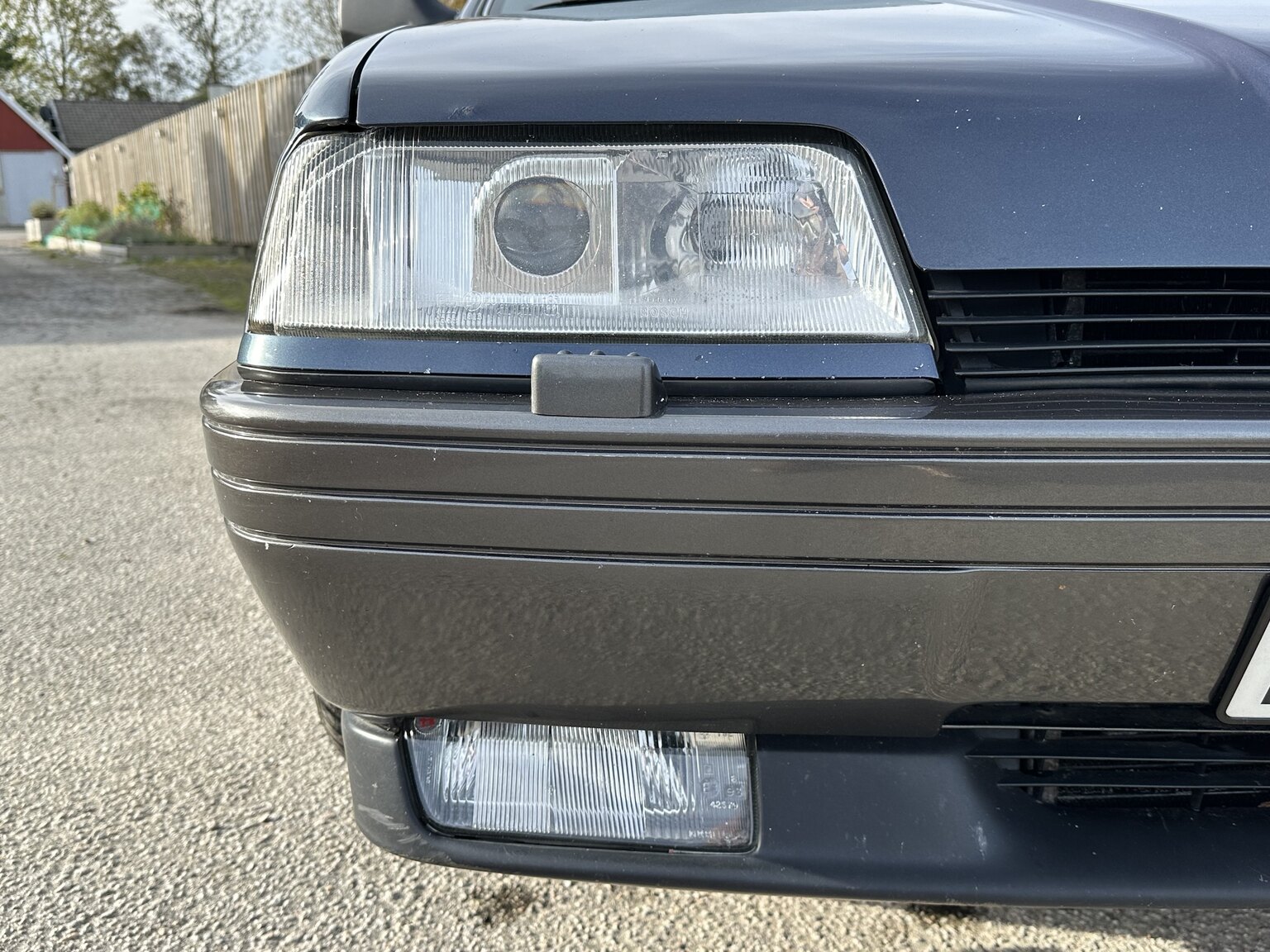 Exterior image of 1994 Alfa Romeo 164