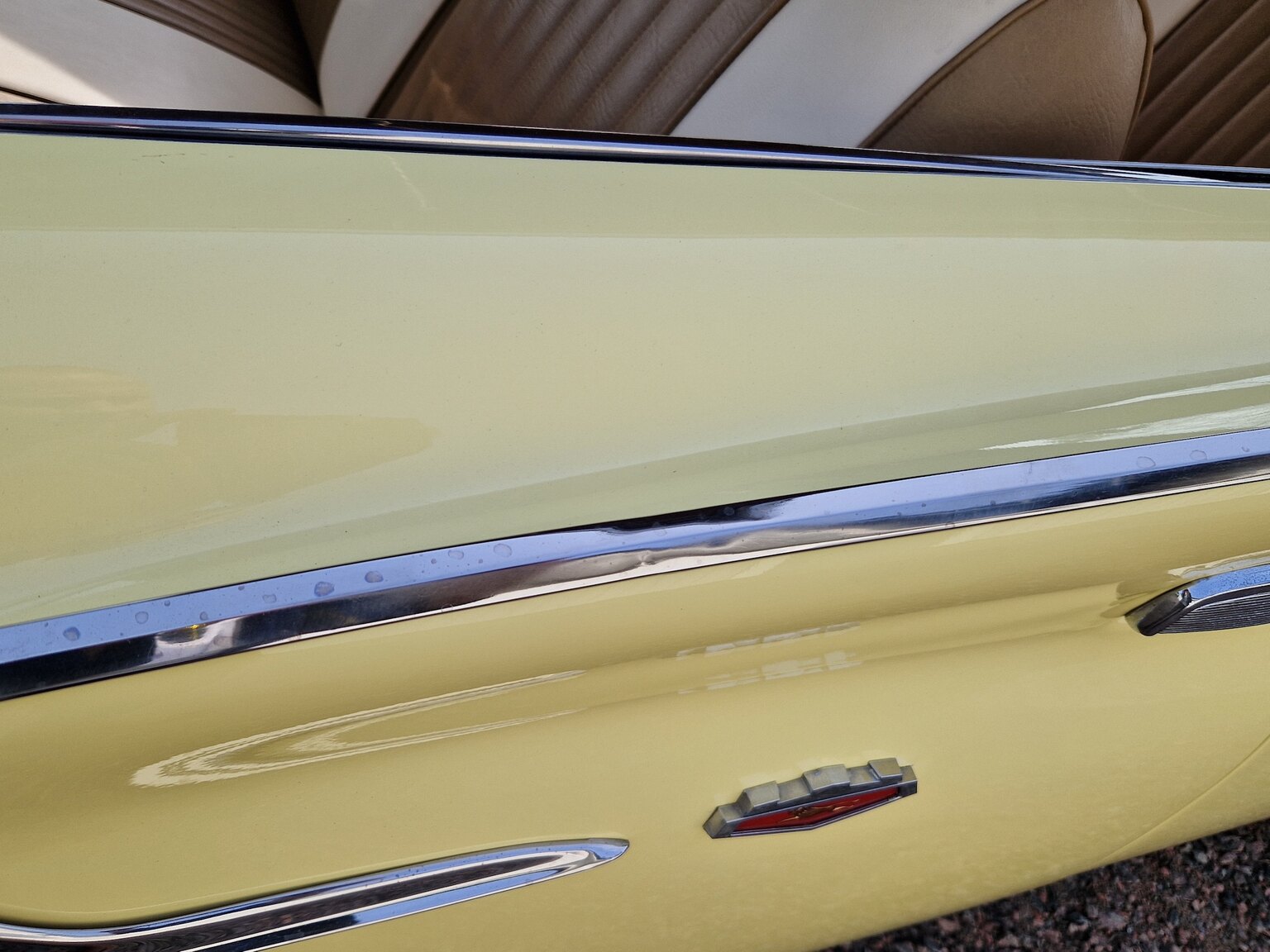 Exteriörbild på 1961 Chrysler Windsor Coupé