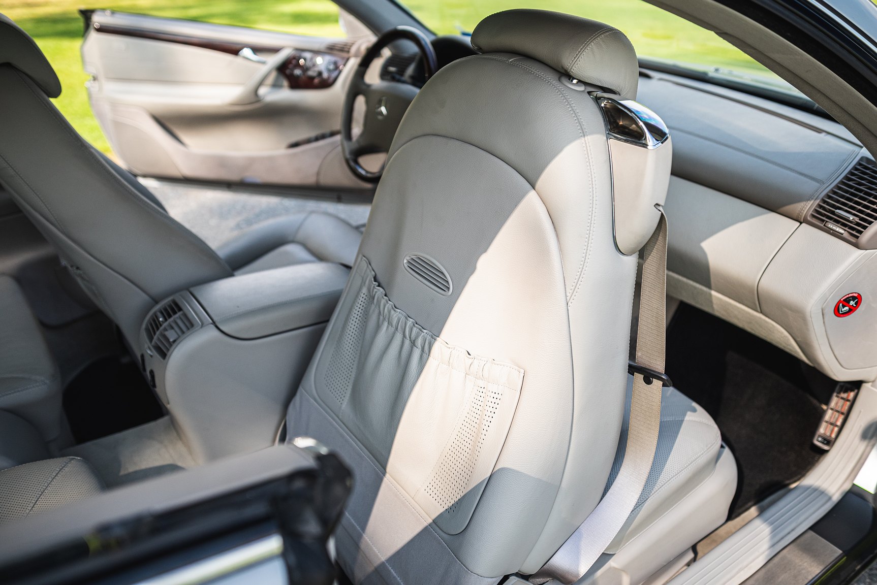 Interior image of 2000 Mercedes-Benz CL 500