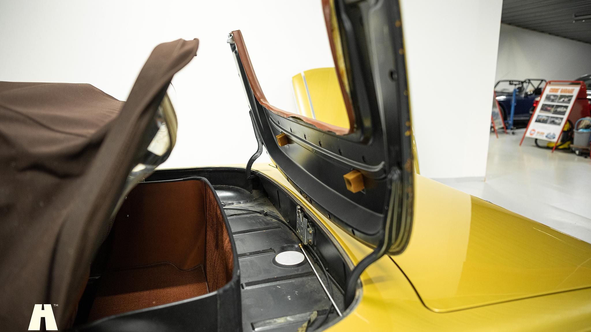 Exteriörbild på 1975 Mercedes SL 350