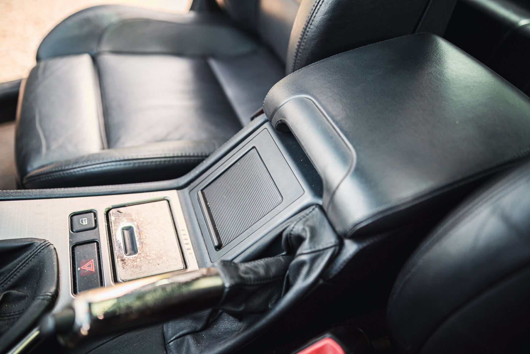 Interior image of 2000 BMW M5 E39