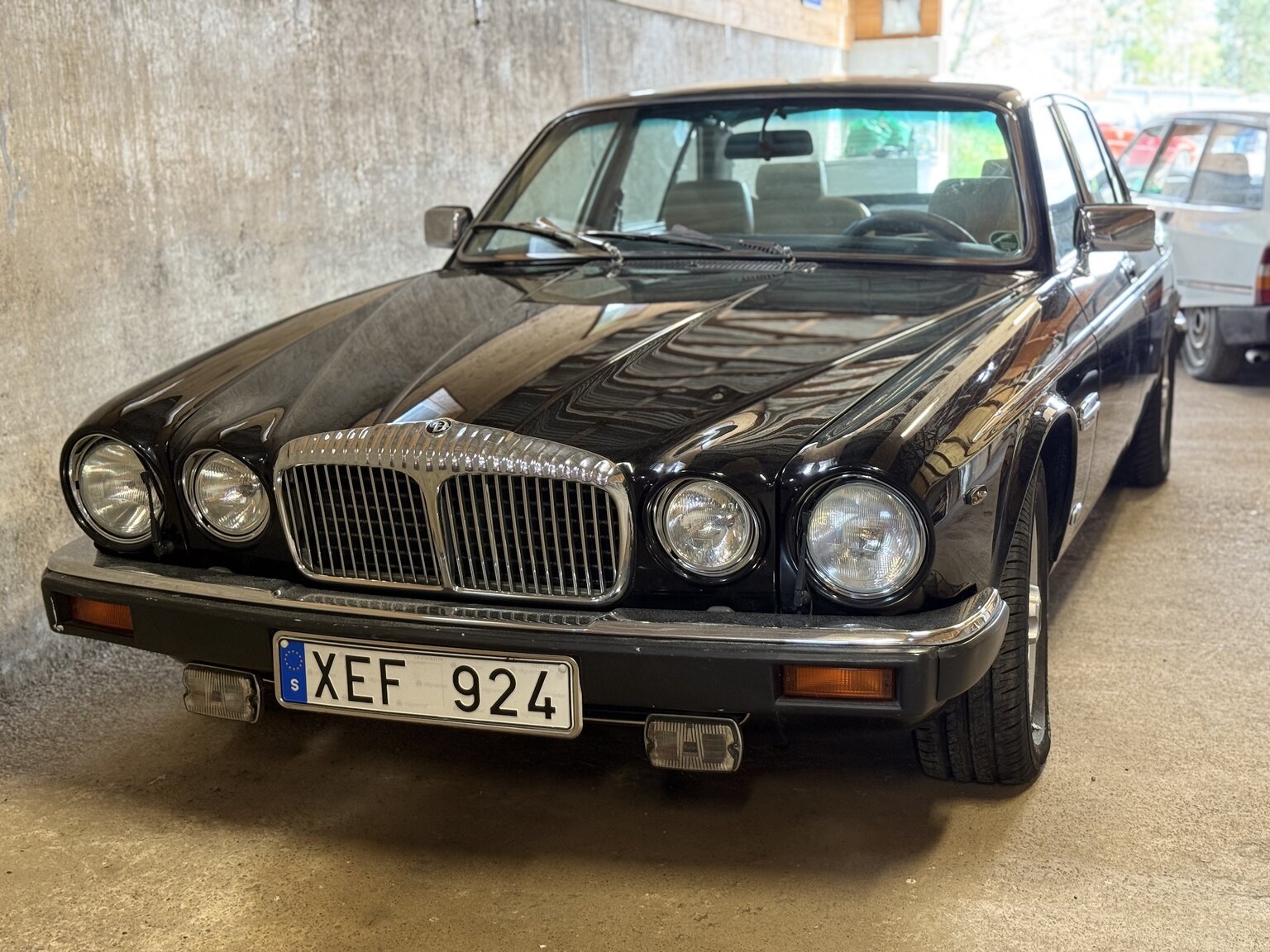 Aussenfoto 1990 Jaguar Daimler Double six
