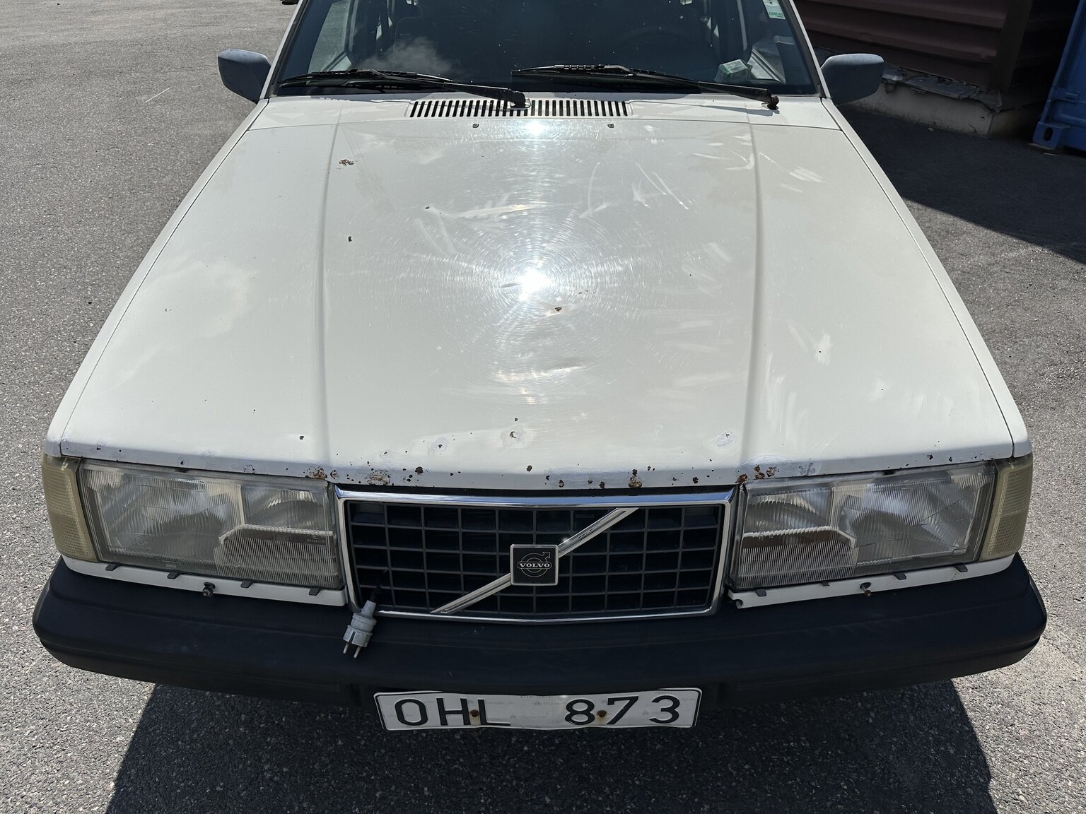 Exterior image of 1998 Volvo 945
