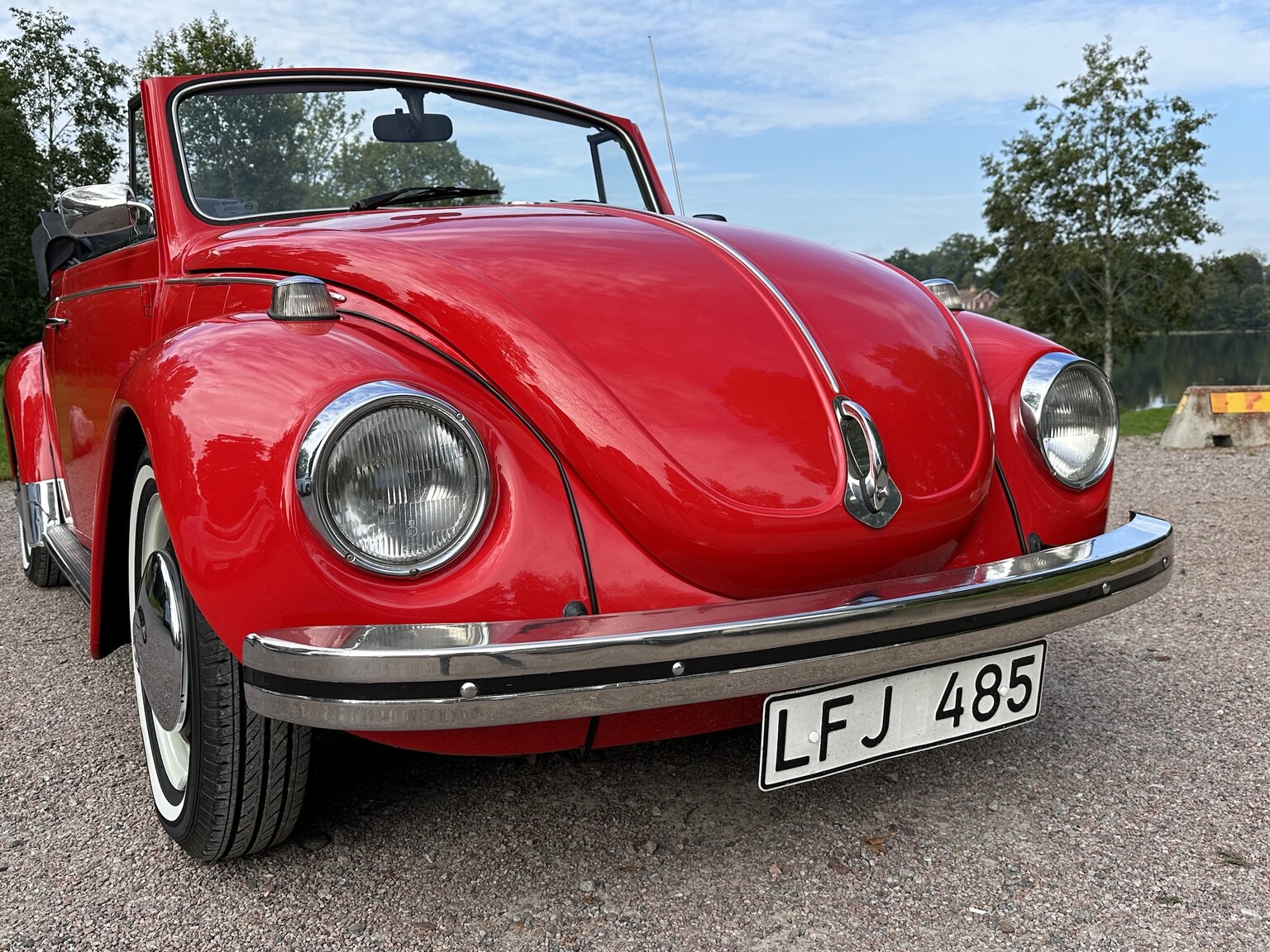 Exterior image of 1971 Volkswagen beetle 1302 cabriolet