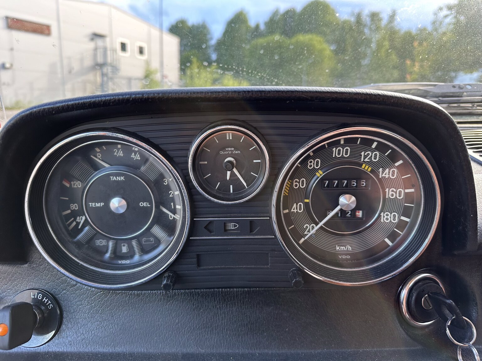 Interiörbild 1975 Mercedes Benz 200