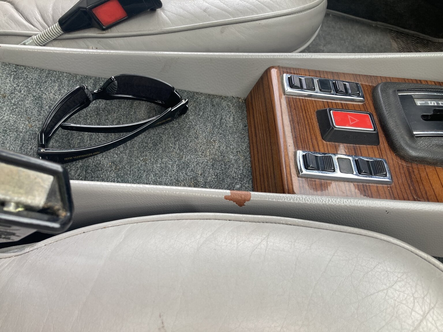 Interior image of 1973 Mercedes-Benz 450 SLC (51)