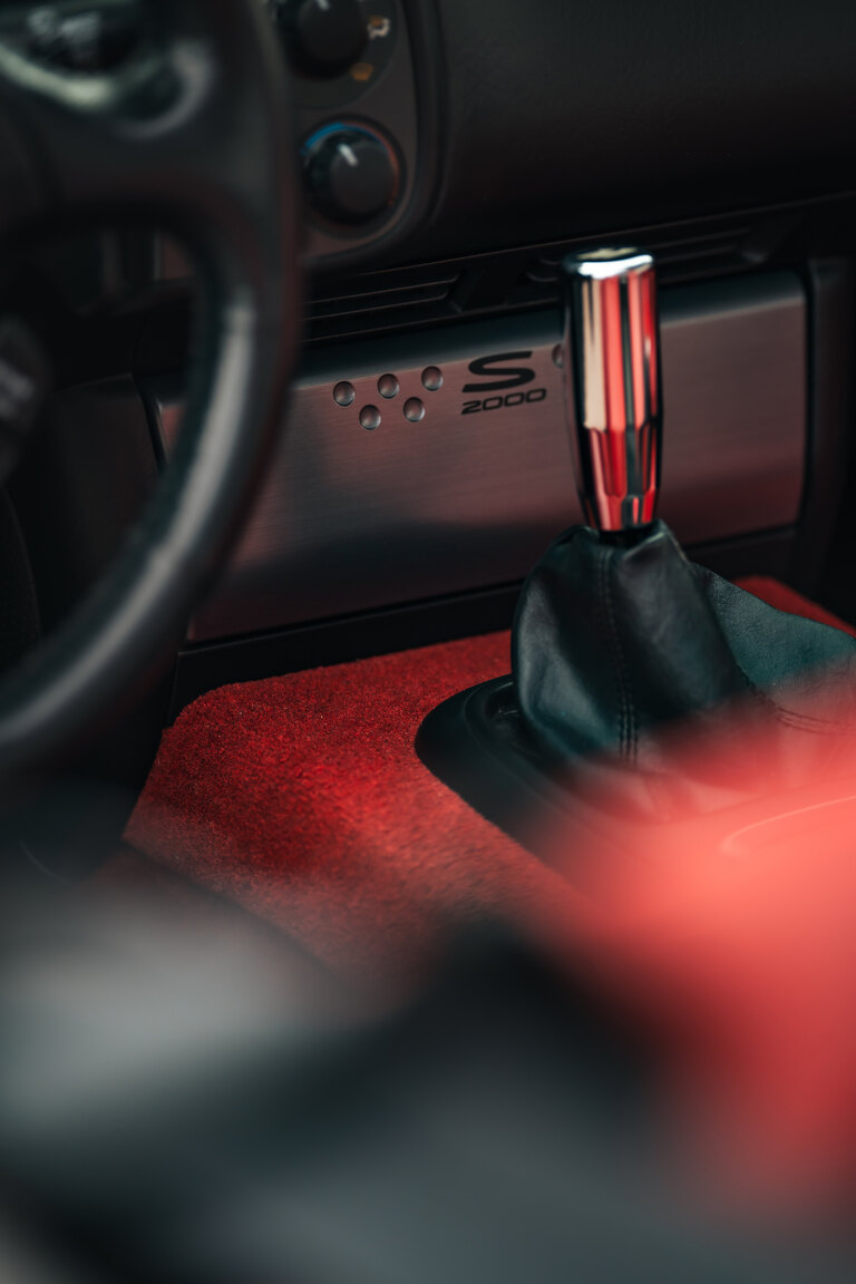 Interior image of 2000 Honda S2000 AP1