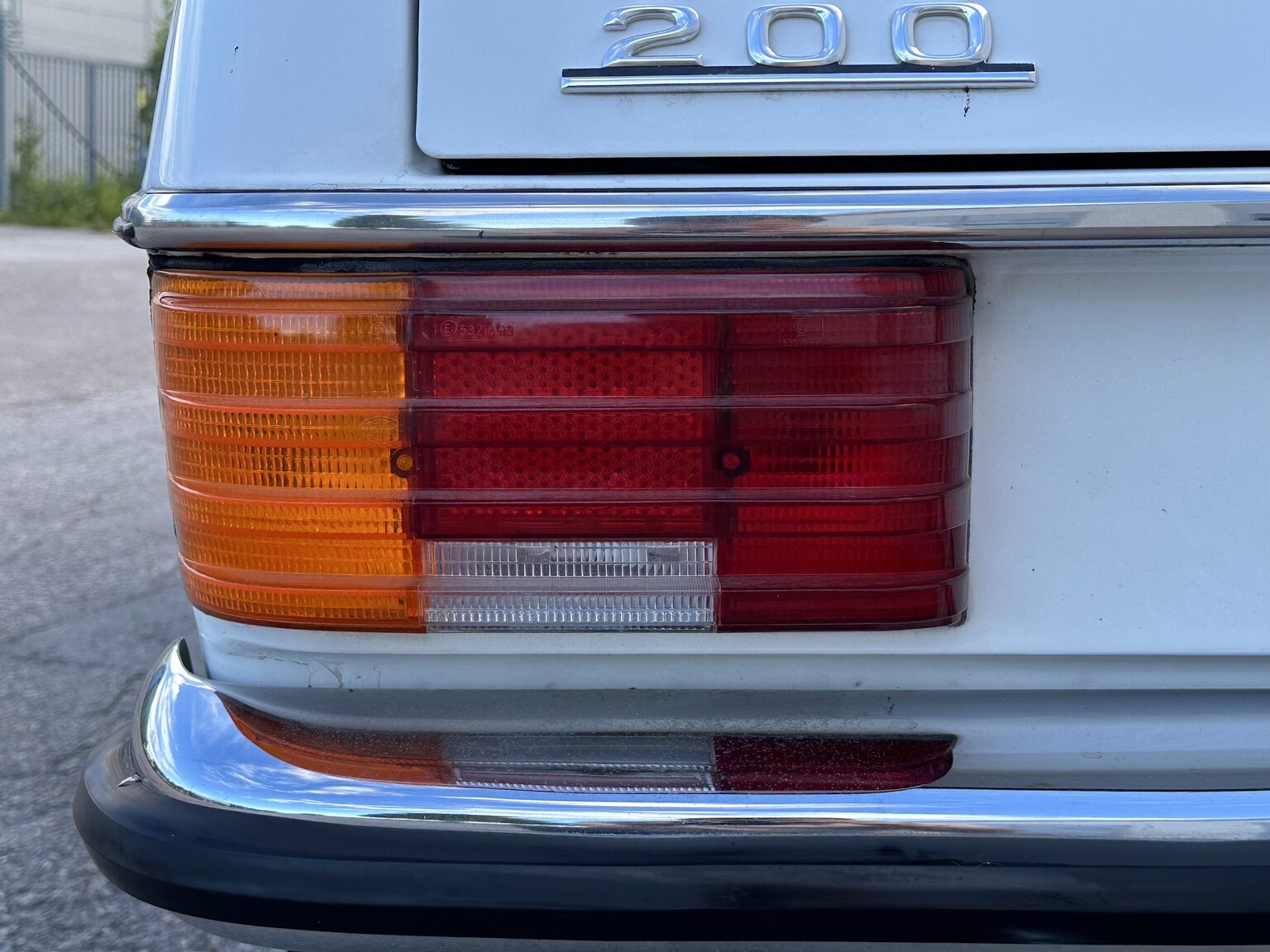 Aussenfoto 1975 Mercedes Benz 200
