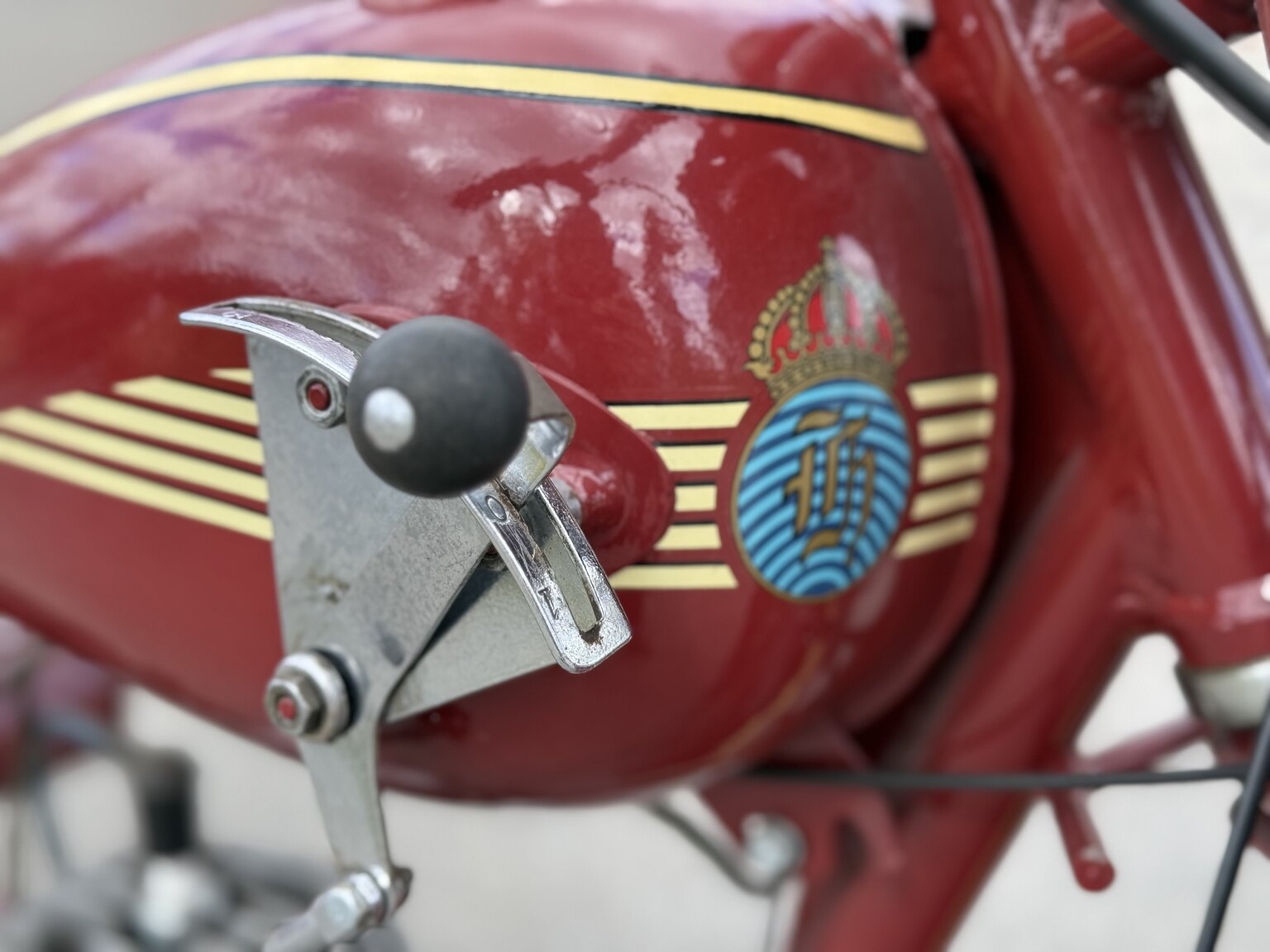 Image of 1953 Huskvarna Modell 30 mechanics