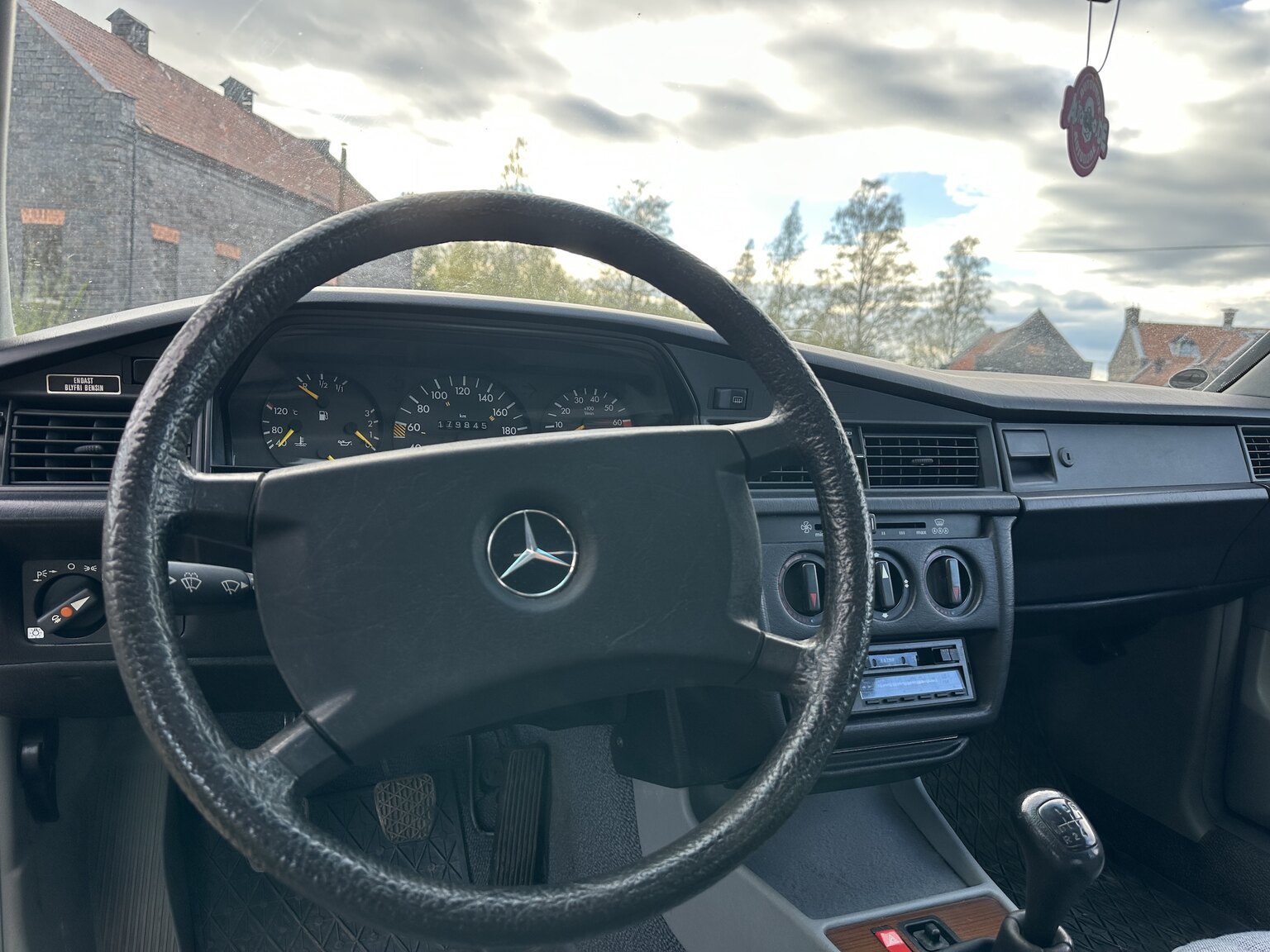 Interior image of 1988 Mercedes-Benz 190 E