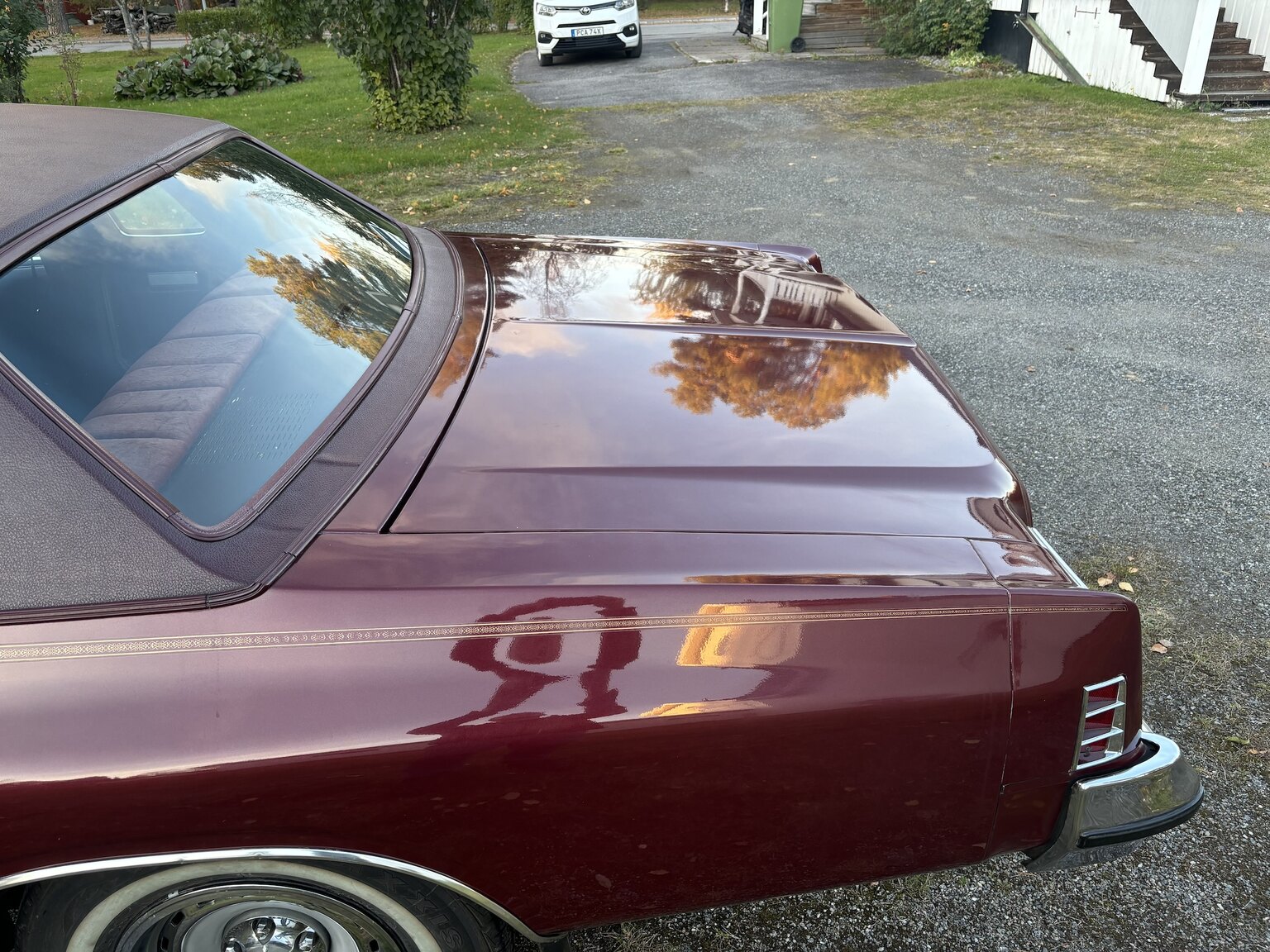 Exterior image of 1976 Chrysler Cordoba