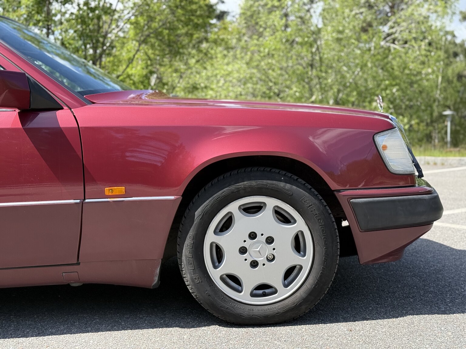 Aussenfoto 1991 Mercedes-Benz 300 E-24