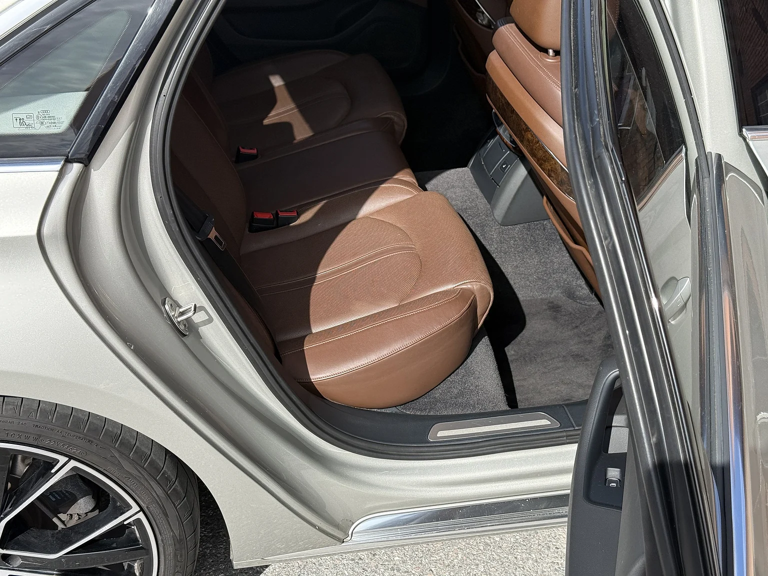 Innenraumfoto von 2014 Audi A8 4.0 TFSI (85)