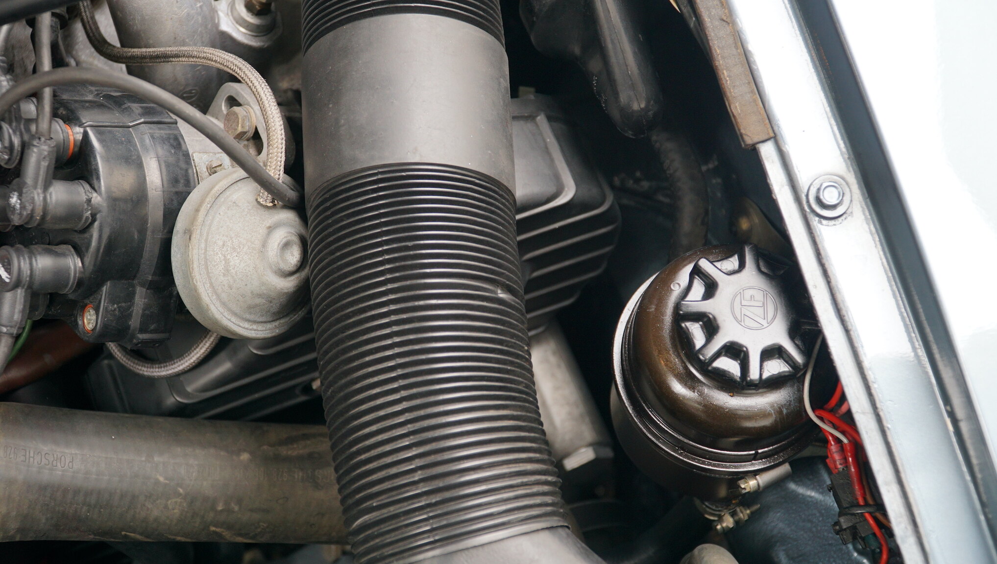 Image of 1983 Porsche 928S mechanics (6)