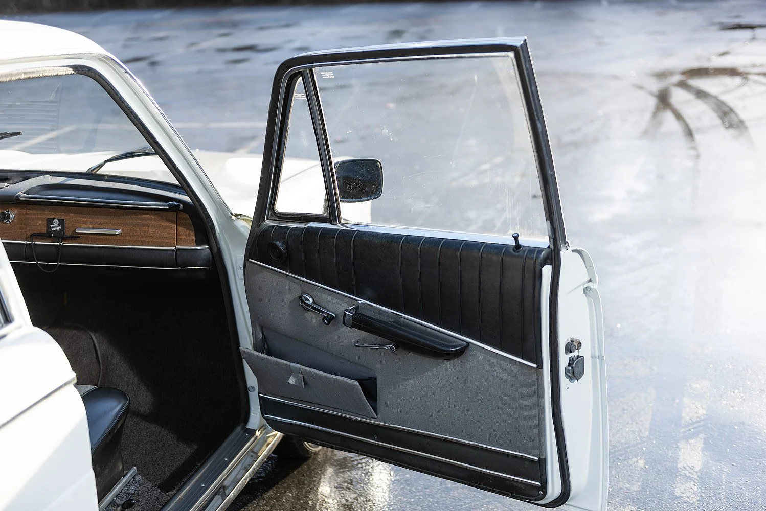 Innenraumfoto von 1964 BMW 1800 (45)