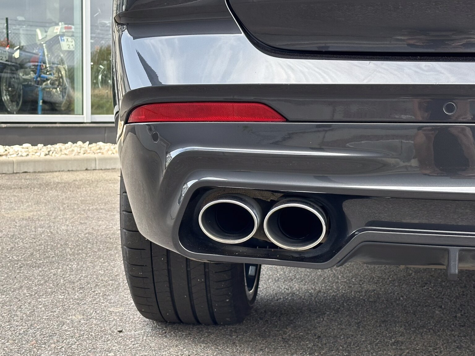 Exterior image of 2022 ALPINA XD3
