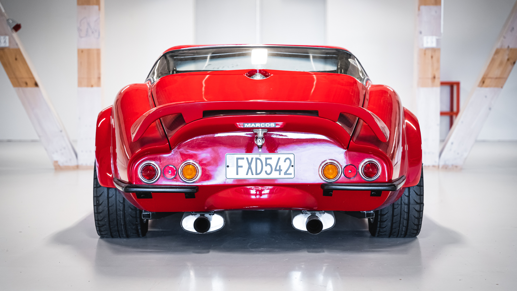 Exteriörbild på 1970 Marcos GT (9)