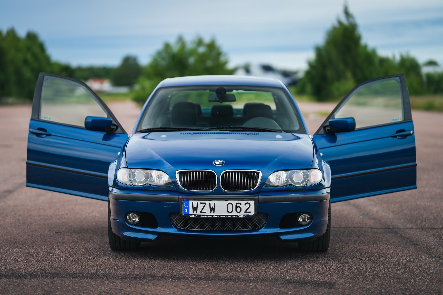 Exterior image of 2003 BMW 330i