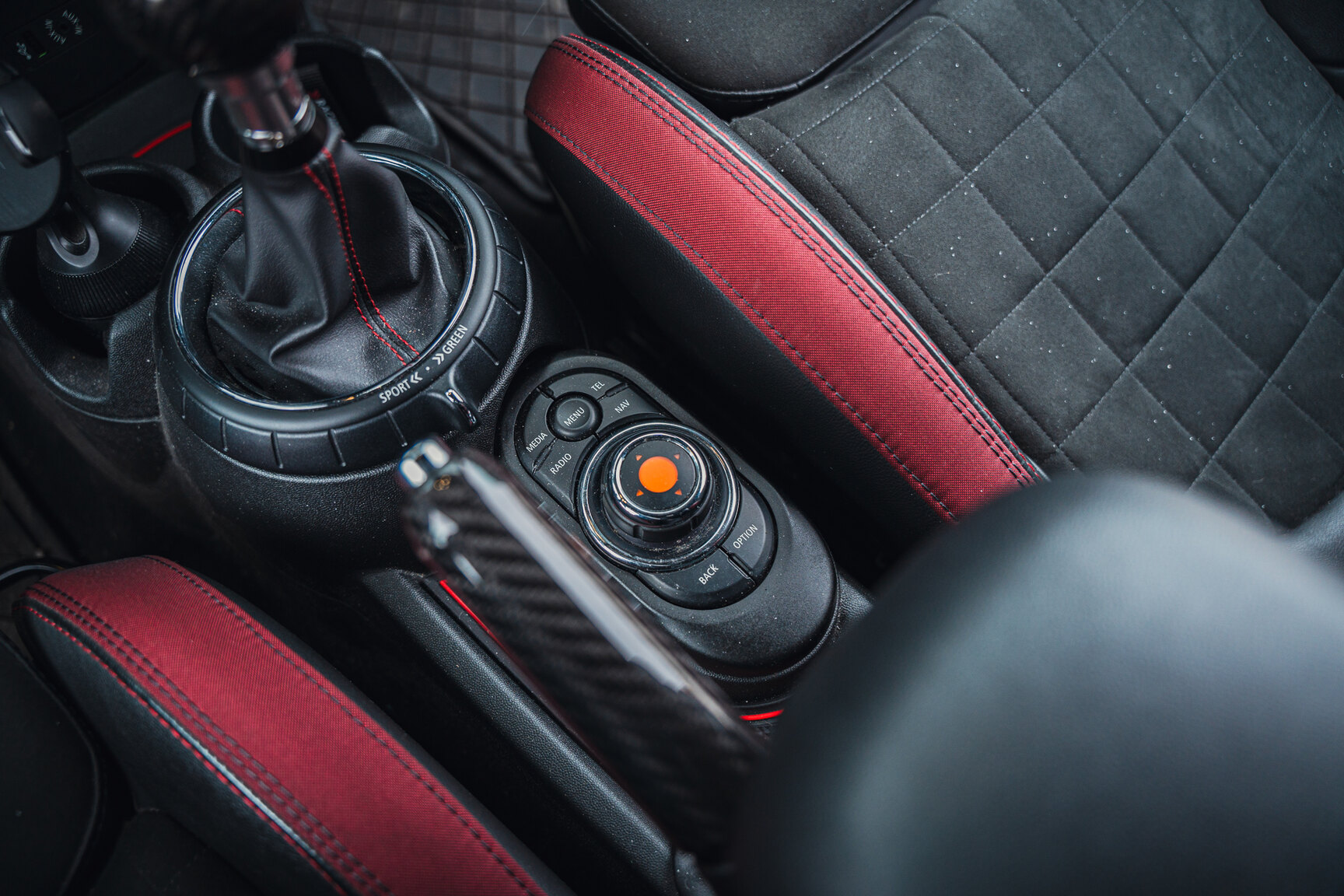 Interiörbild 2017 Mini Cooper JCW (24)