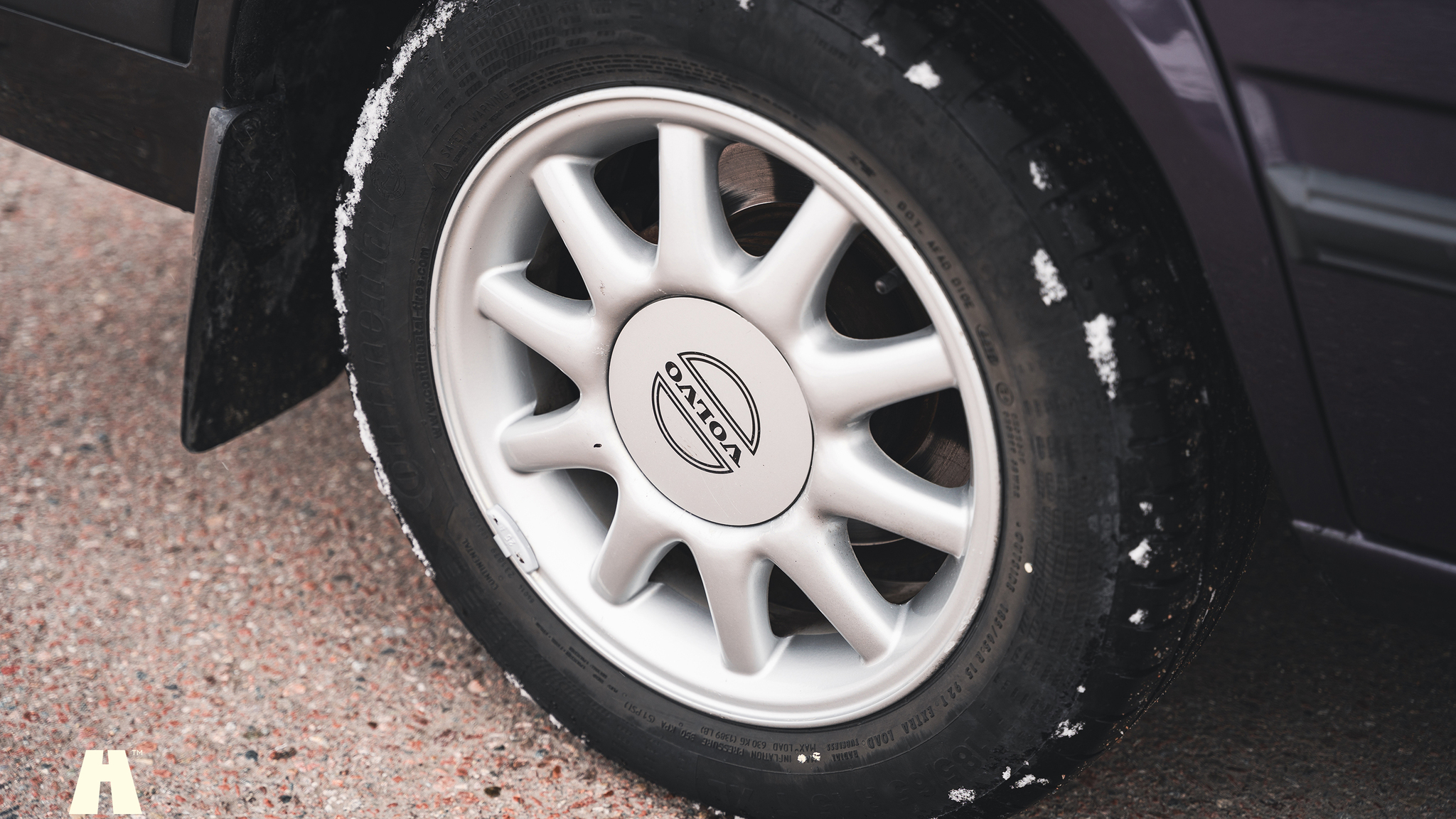 Exterior image of 1995 Volvo 940 SE