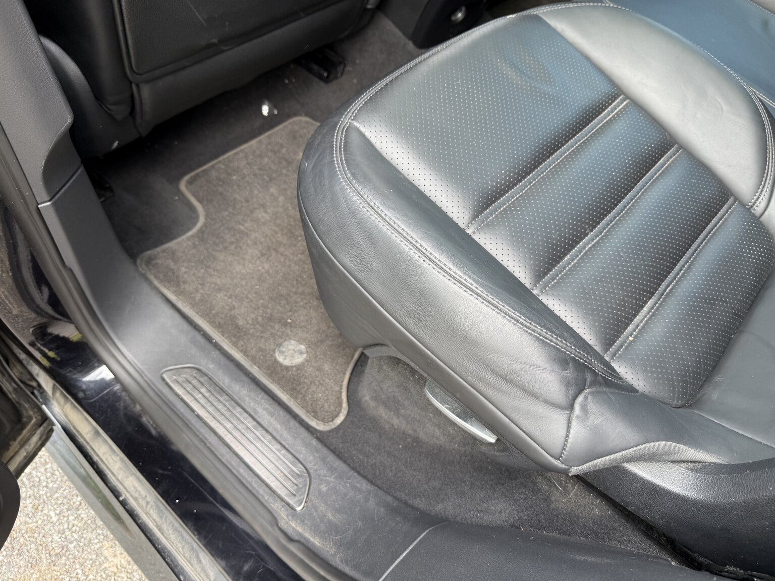 Interior image of 2013 Porsche Cayenne GTS