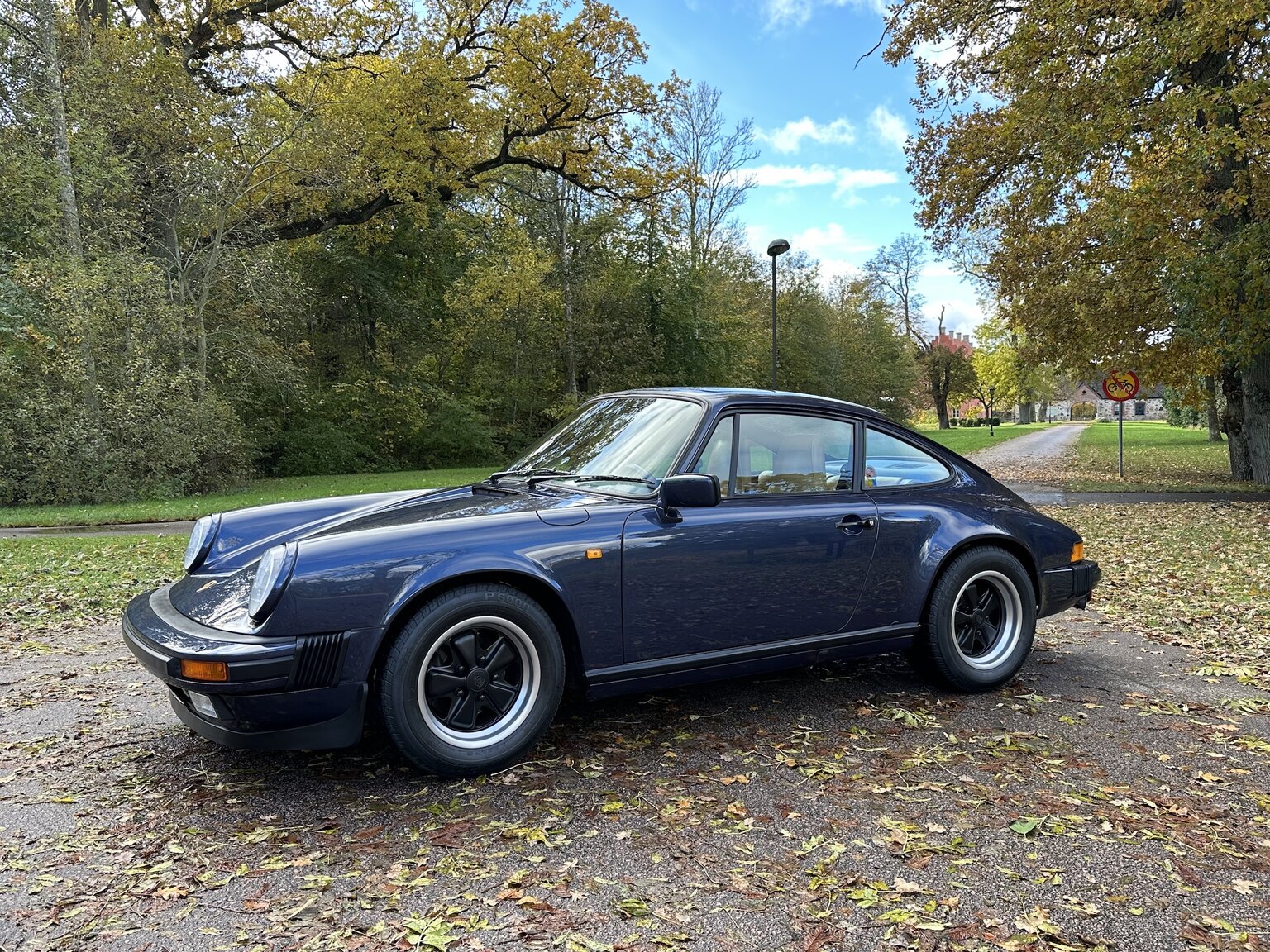 Exteriörbild på 1986 Porsche 911 Carrera 3.2