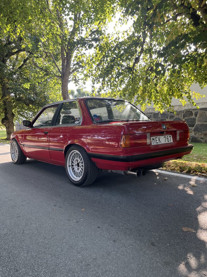 Exteriörbild på 1987 BMW 320i