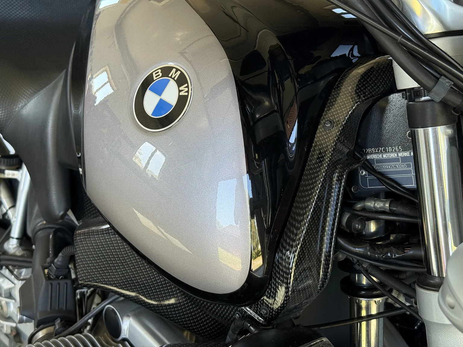 Exterior image of 1999 BMW Motorrad R 1100 R (25)